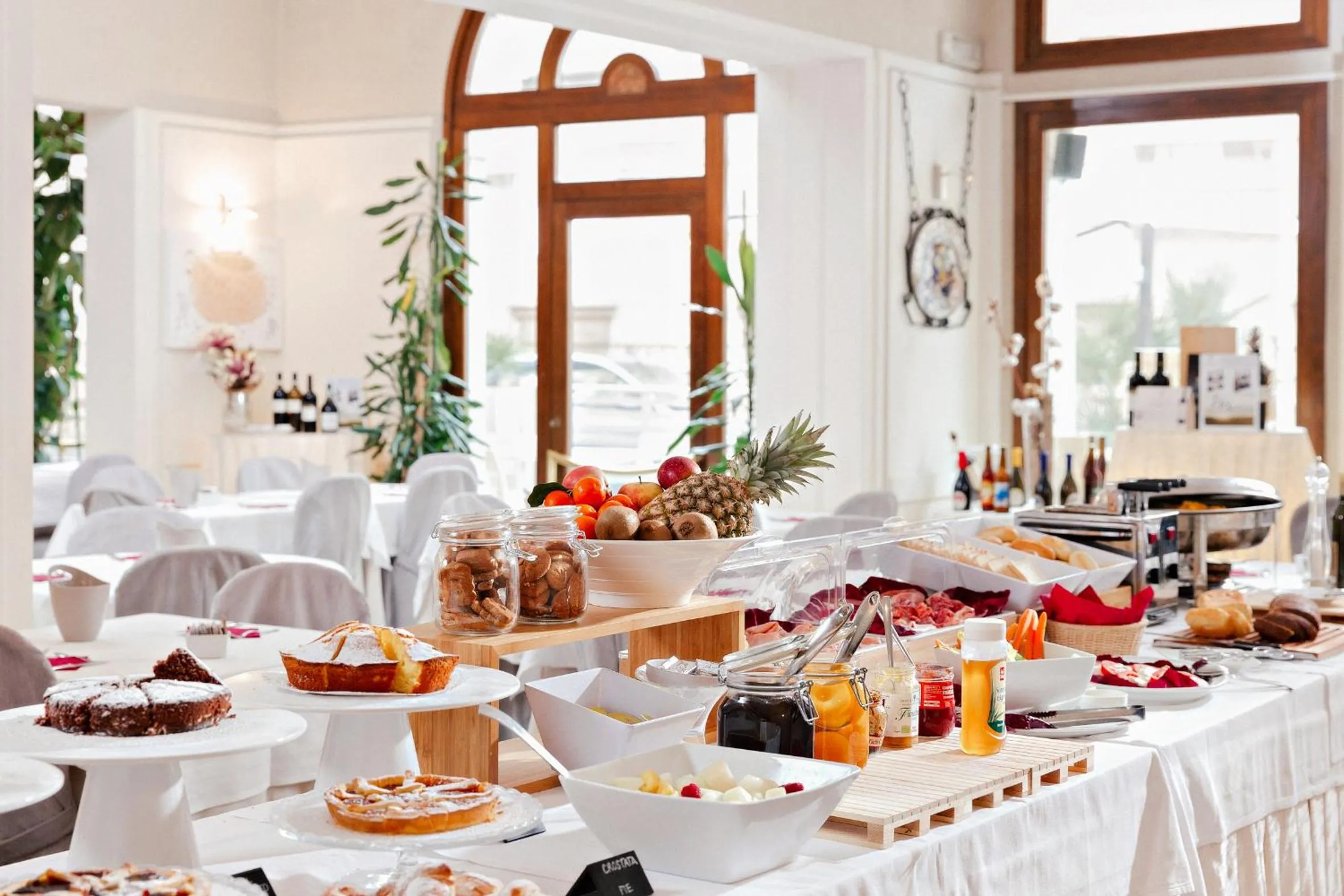 Buffet breakfast in Hotel Ristorante Ala d'Oro