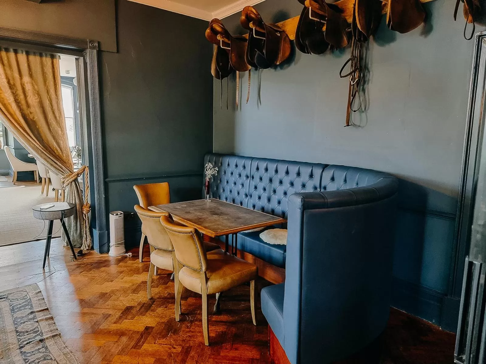 Restaurant/places to eat in Verzon House