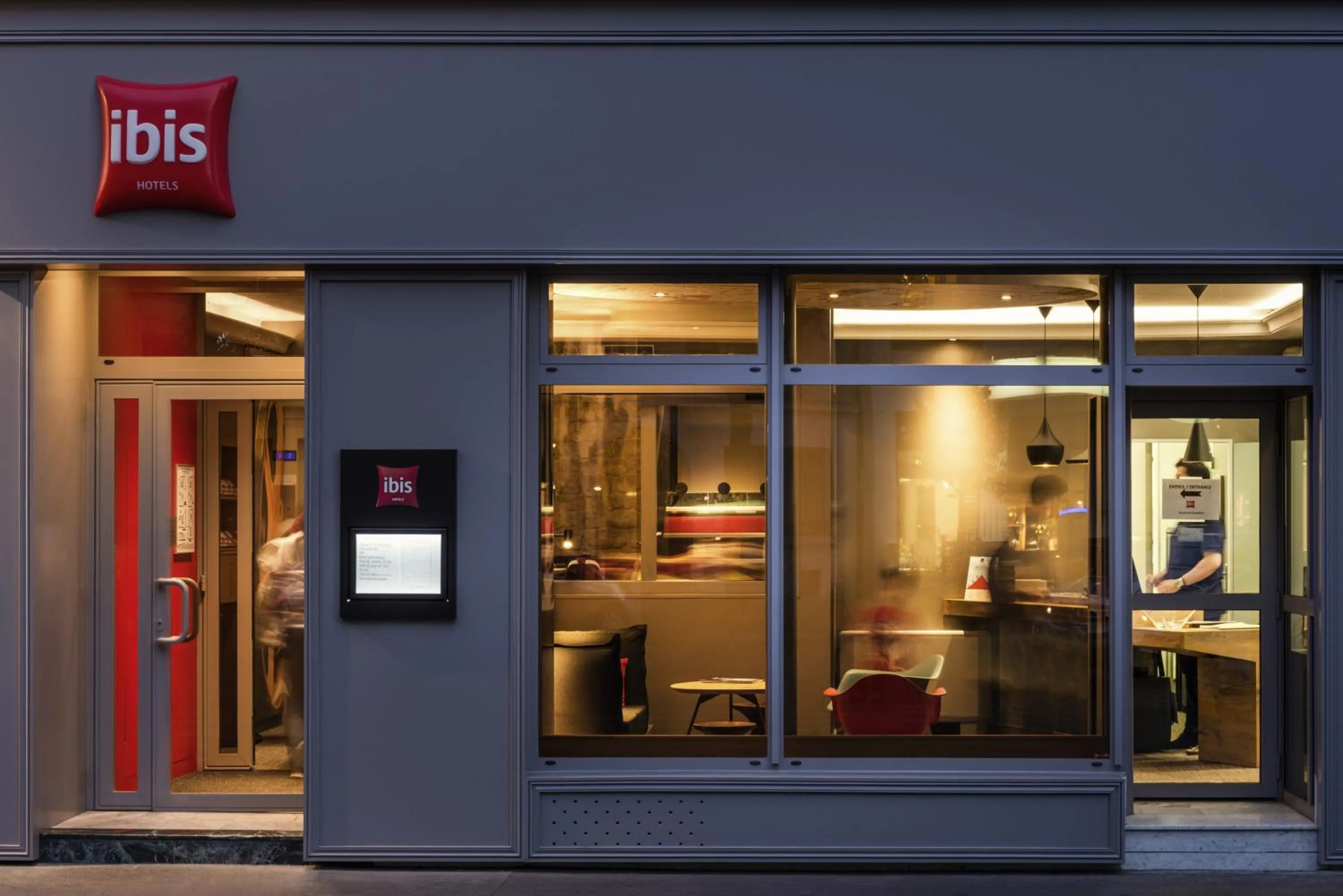 Facade/entrance in ibis Paris Avenue de la Republique