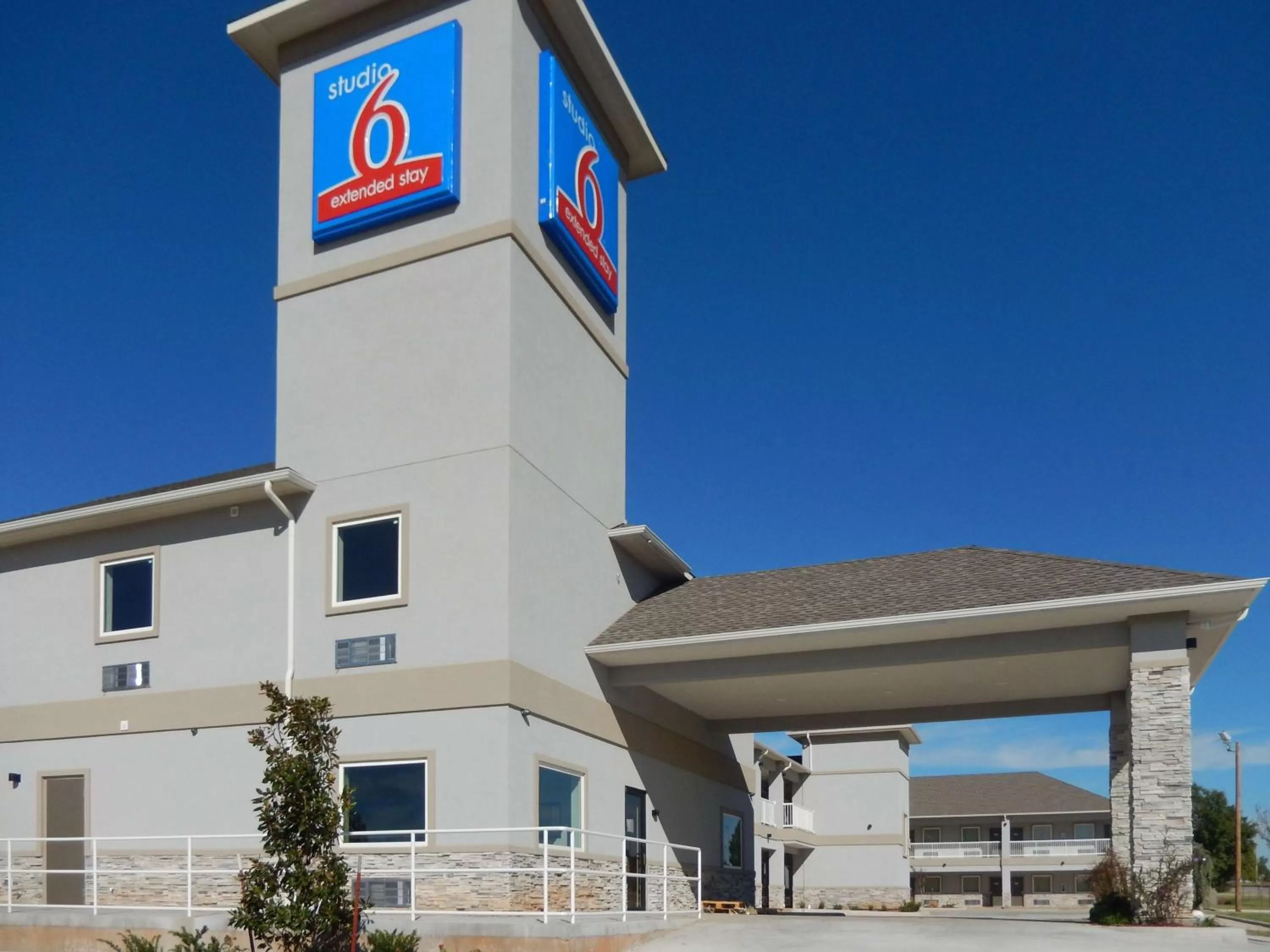 Property building in Studio 6-Yukon, OK