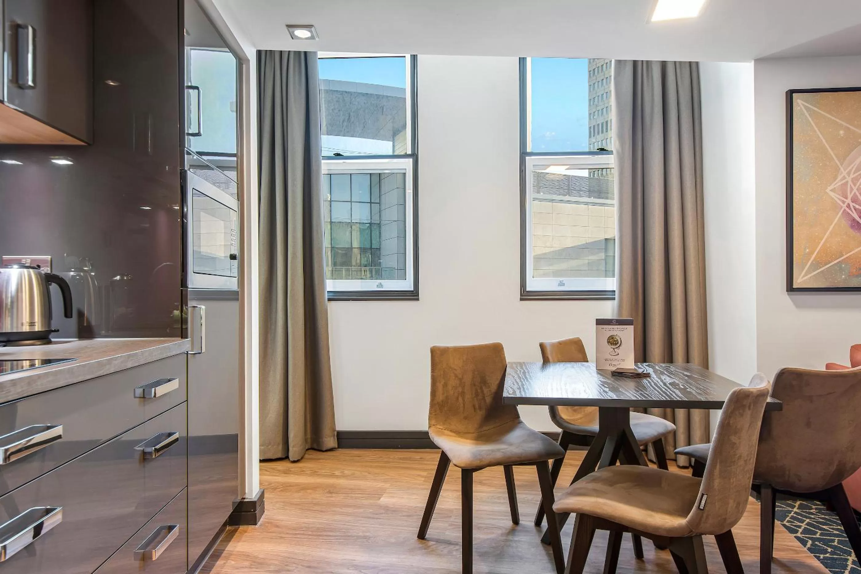 Dining area in Roomzzz Manchester Victoria