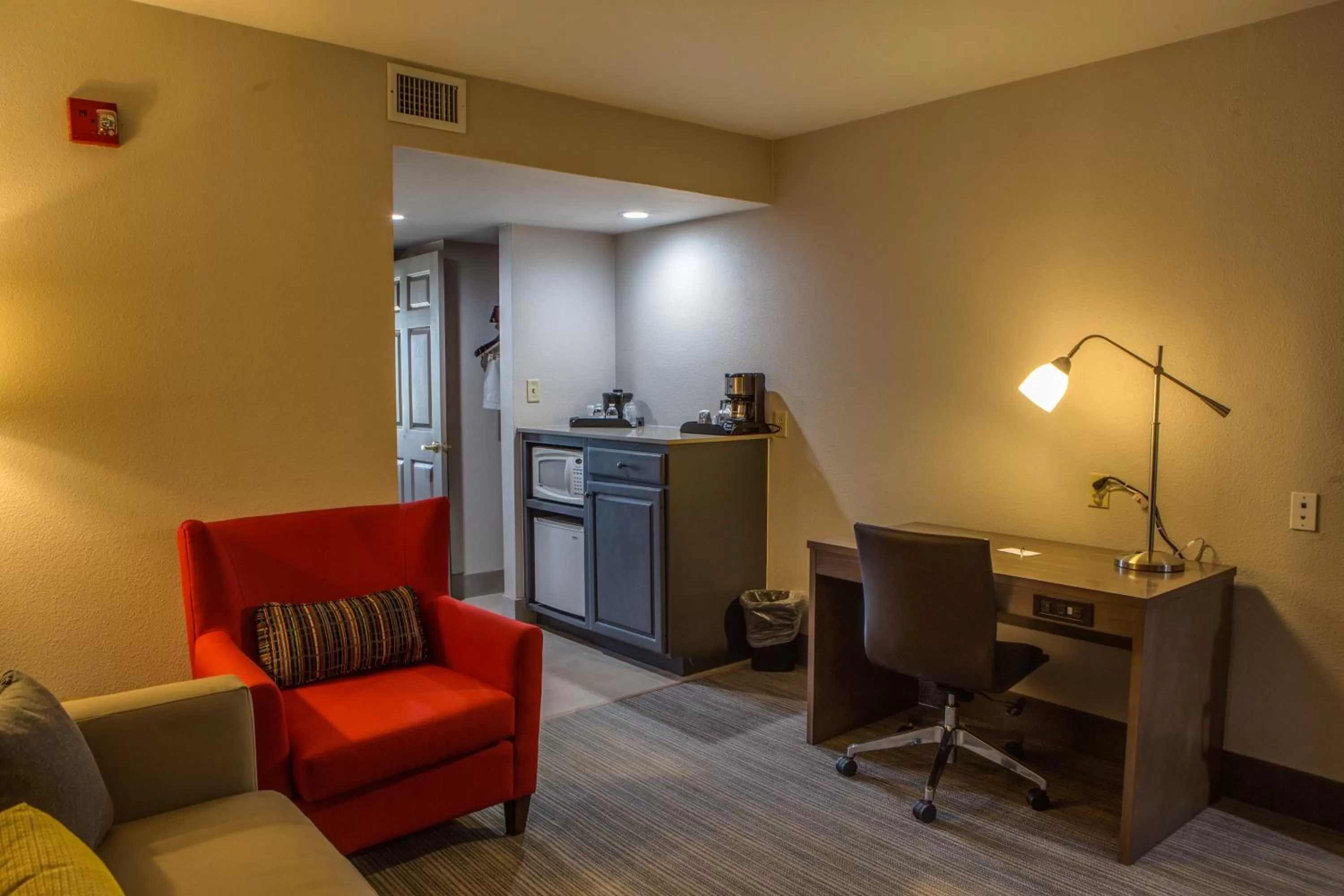 Kitchen or kitchenette in Country Inn & Suites by Radisson, Harlingen, TX
