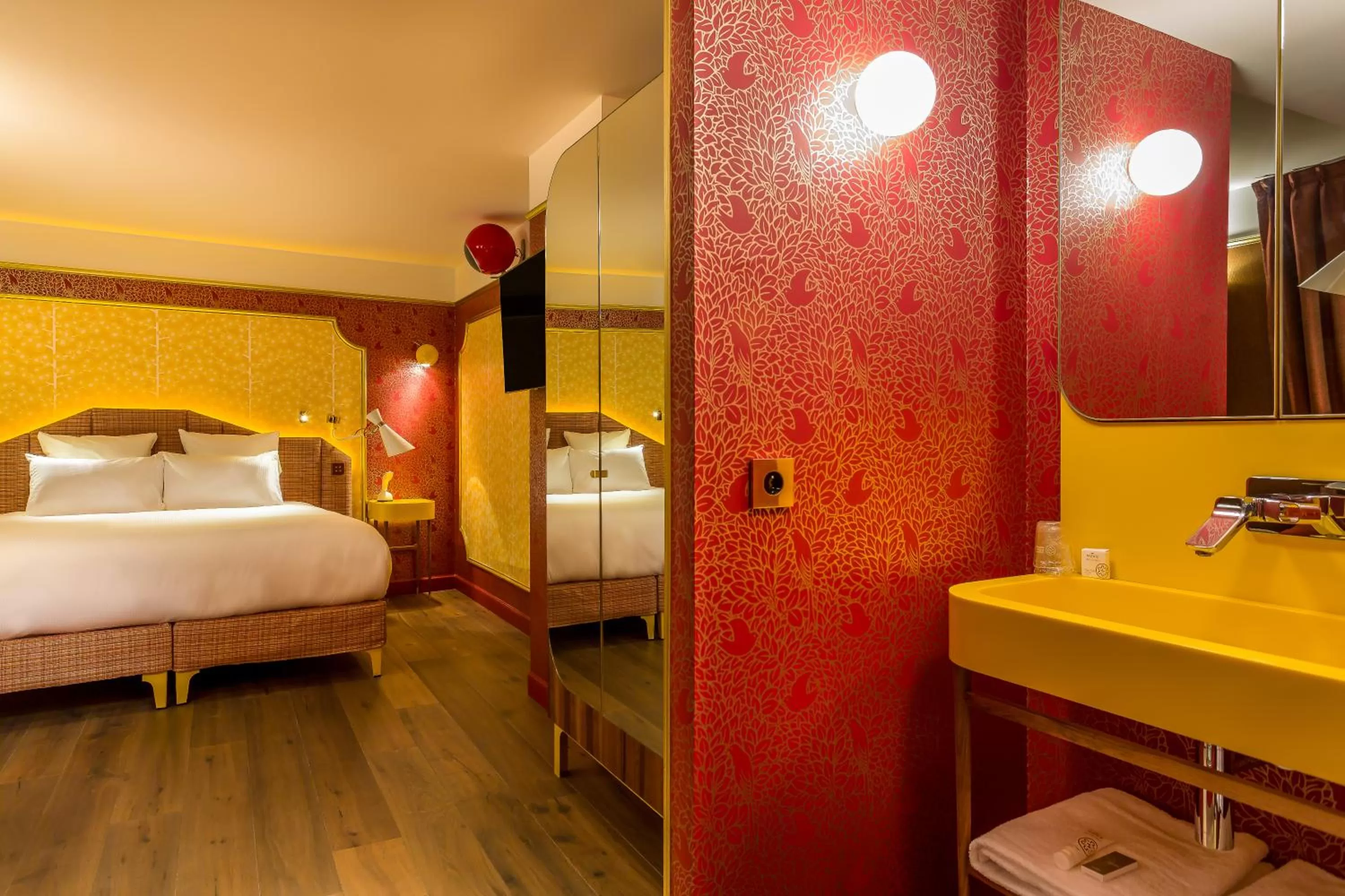 Bedroom, Bed in Idol Hotel