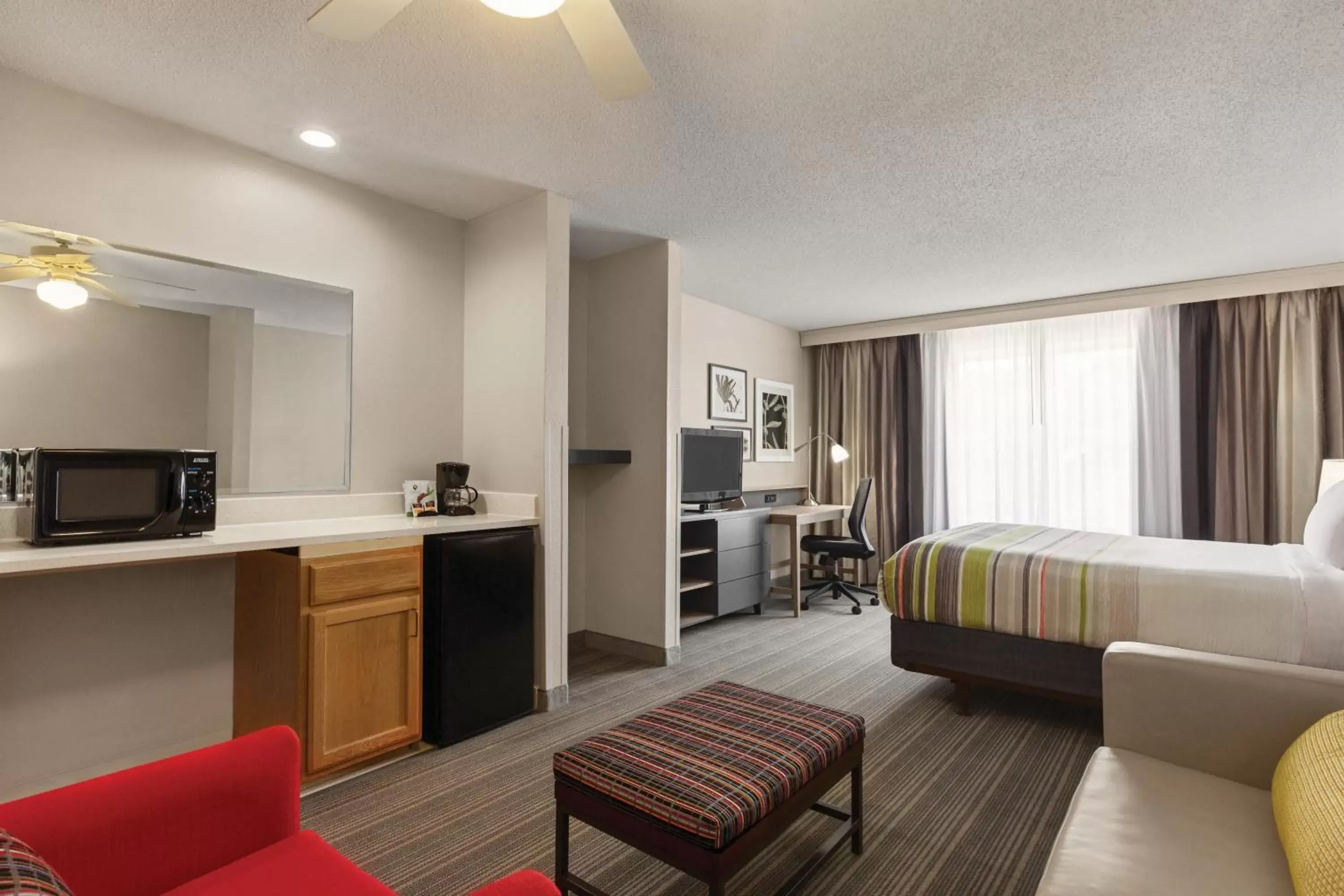 Queen Studio Suite - Disability Access/Non-Smoking in Country Inn & Suites by Radisson, Beaufort West, SC Queen Studio Suite - Disability Access/Non-Smoking in Country Inn & Suites by Radisson, Beaufort West, SC