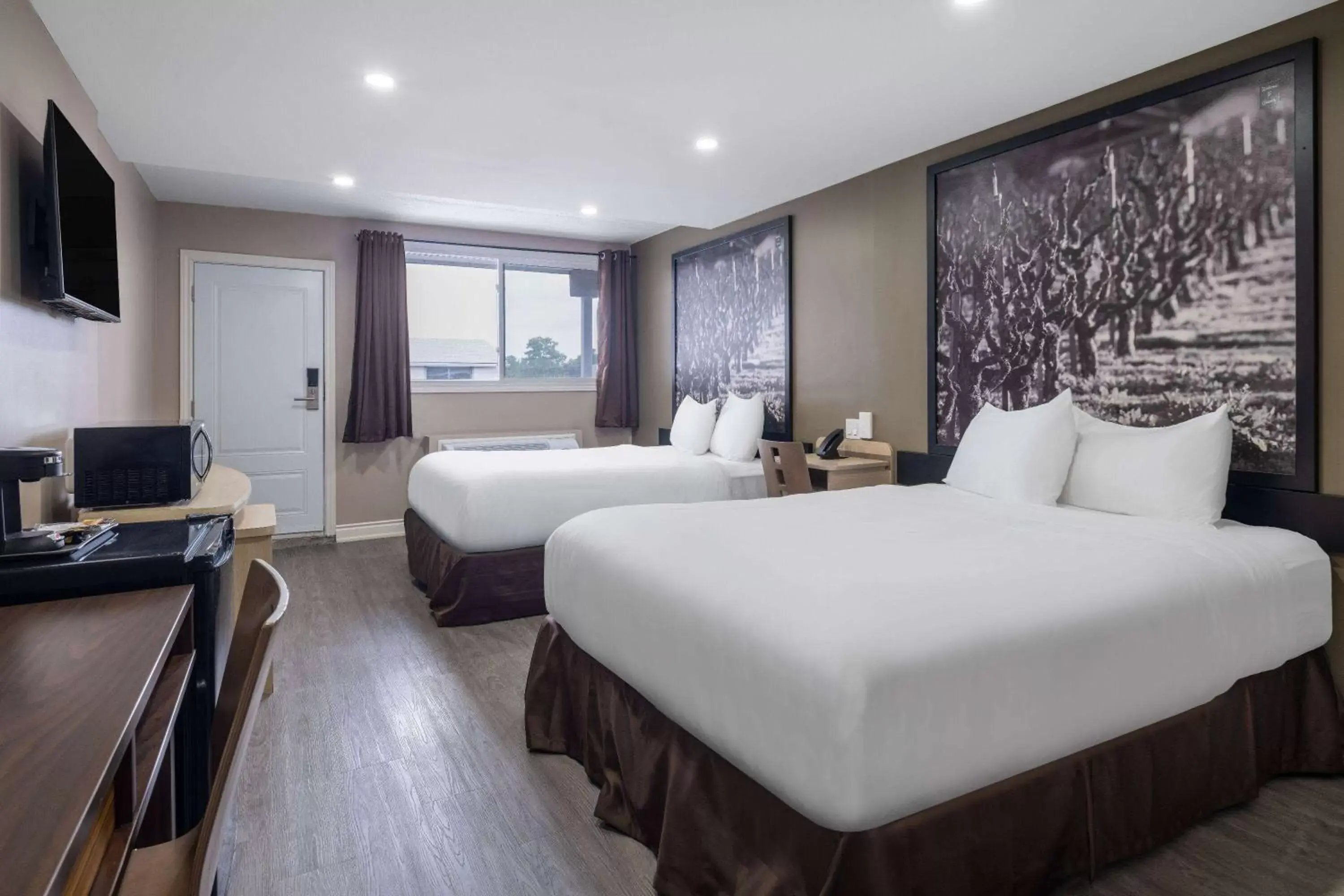 2 Double Beds, Family Suite, Non-Smoking in Super 8 by Wyndham Niagara Falls ON 2 Double Beds, Family Suite, Non-Smoking in Super 8 by Wyndham Niagara Falls ON