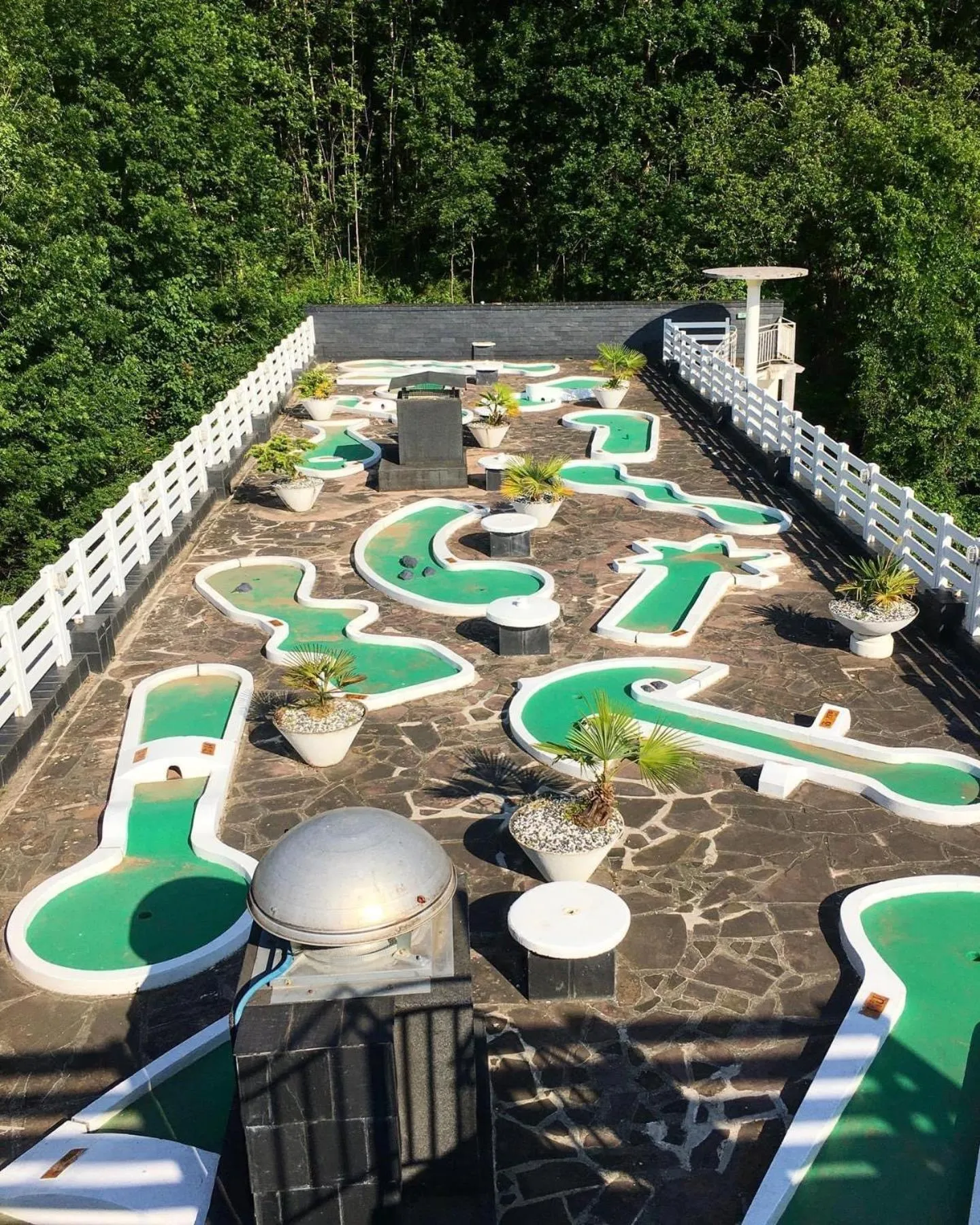 Patio in Hôtel Christina Lourdes