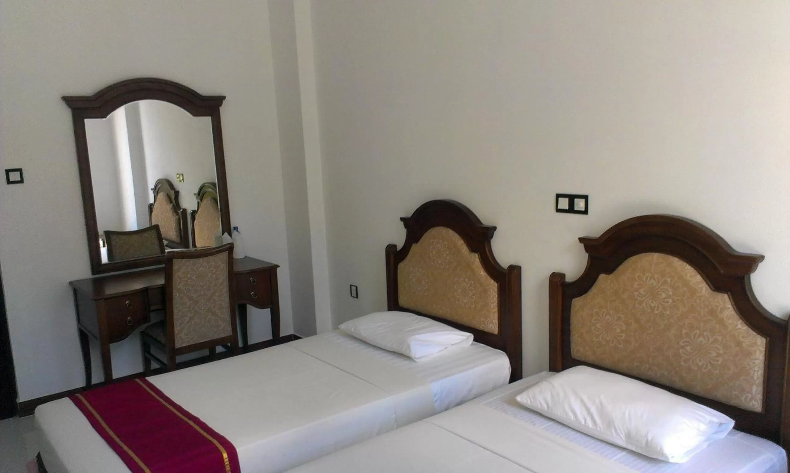 Photo of the whole room, Bed in Eagle's Residence