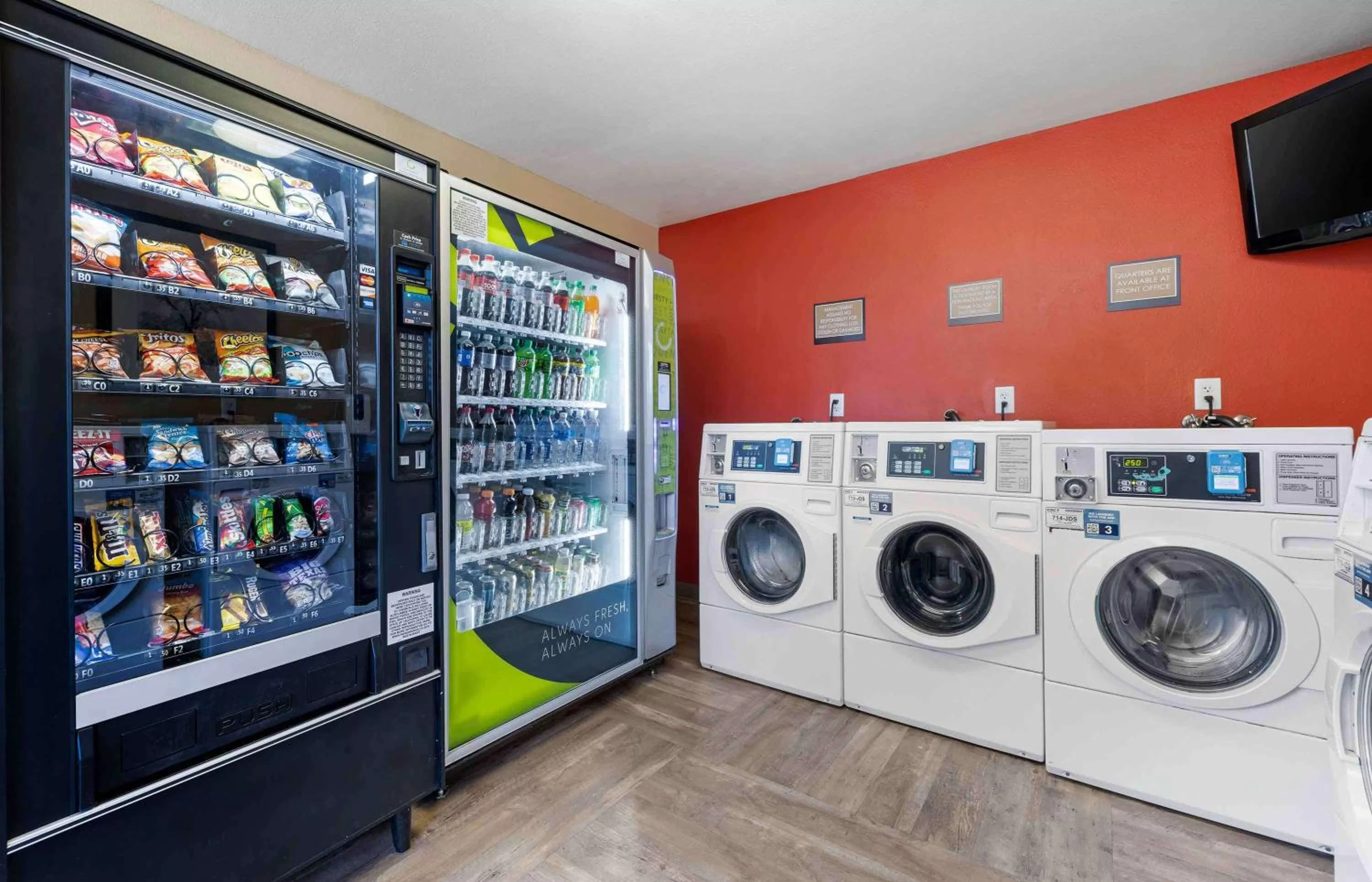 Property building in Extended Stay America Suites - San Diego - Fashion Valley