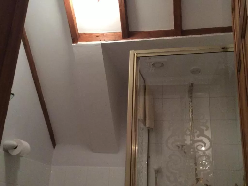 Bathroom in Old Street B&B