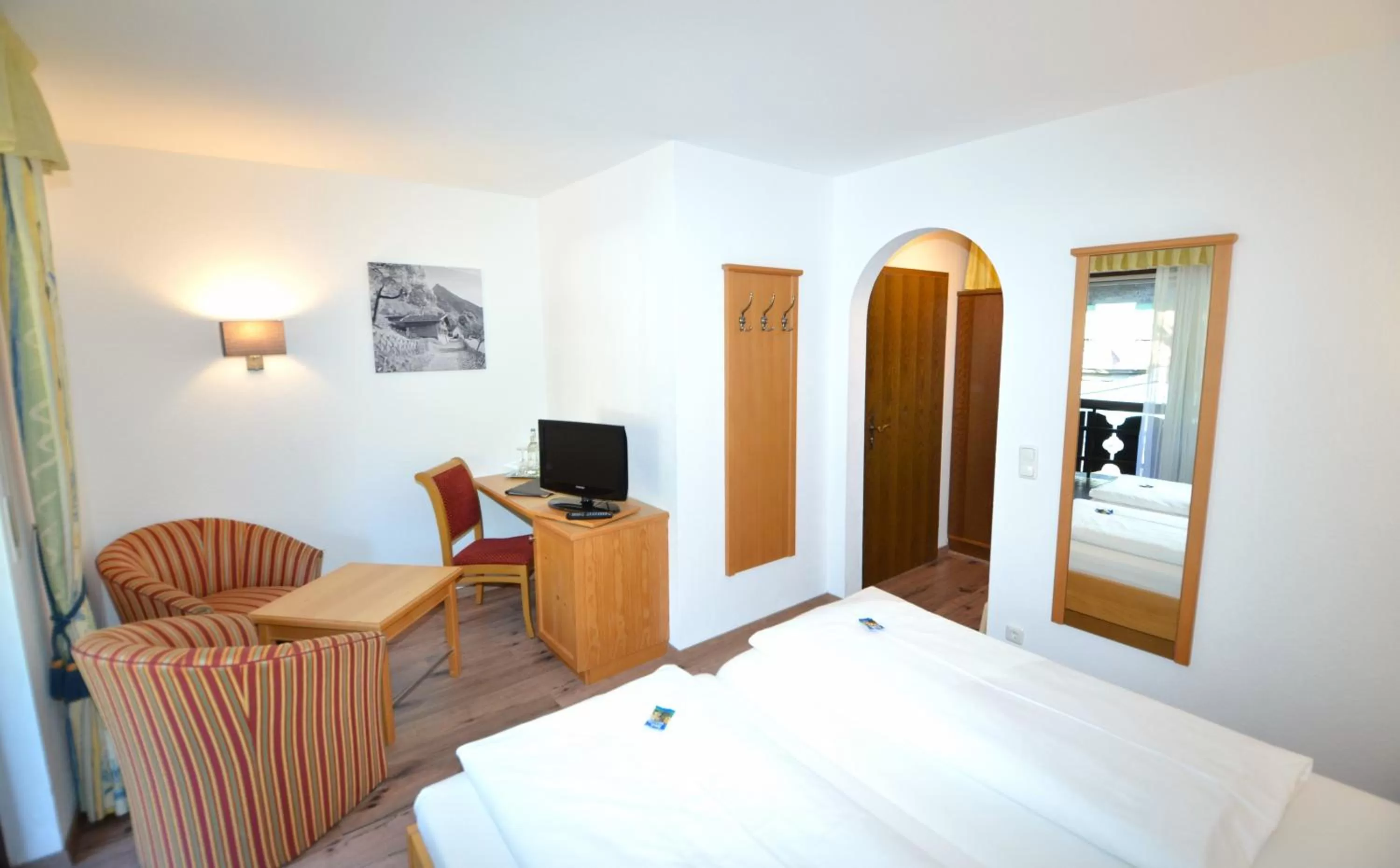 Staff, TV/Entertainment Center in Hotel Cafe Fuggerhof