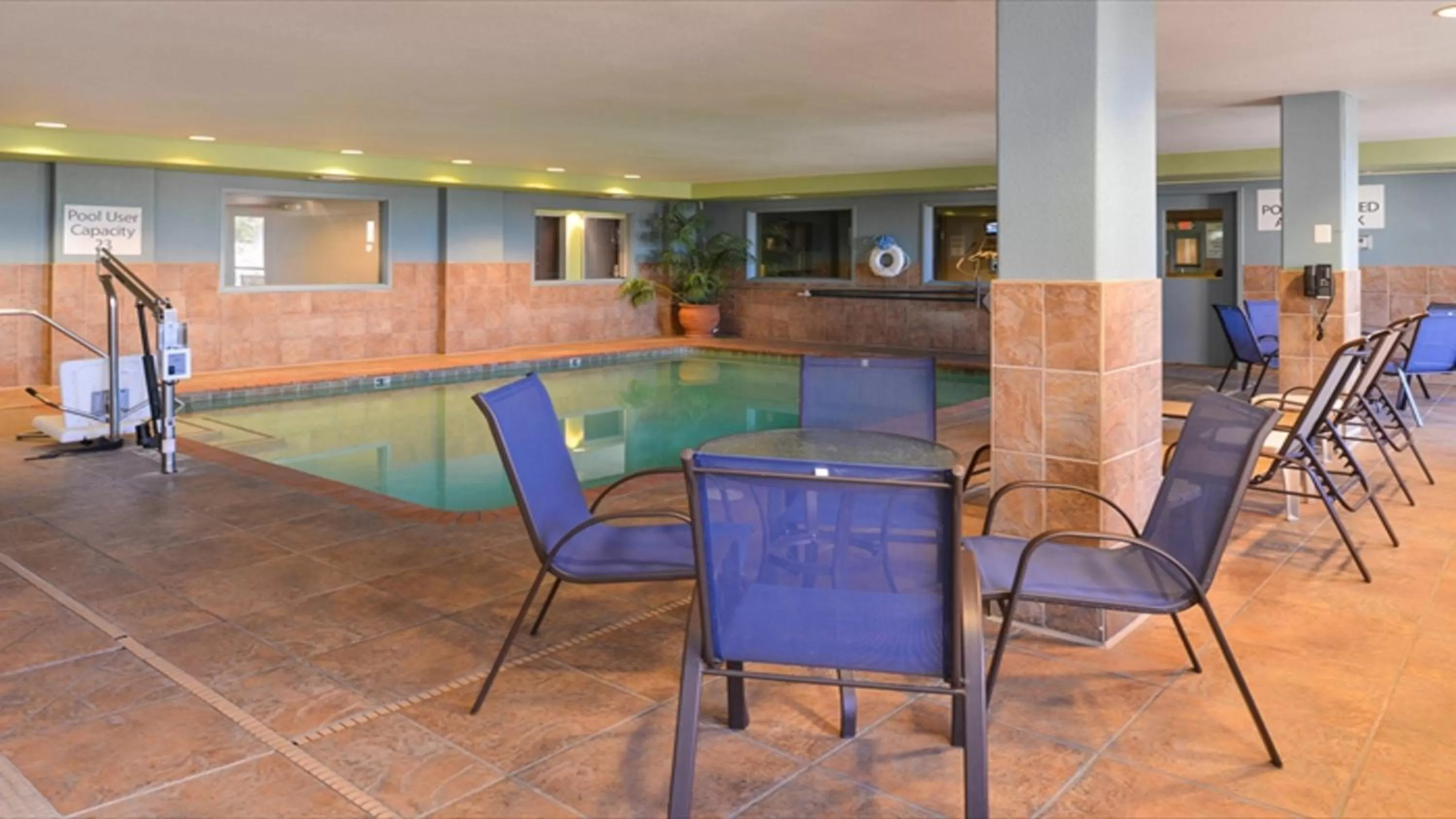 Swimming pool in Holiday Inn Express Woodland by IHG
