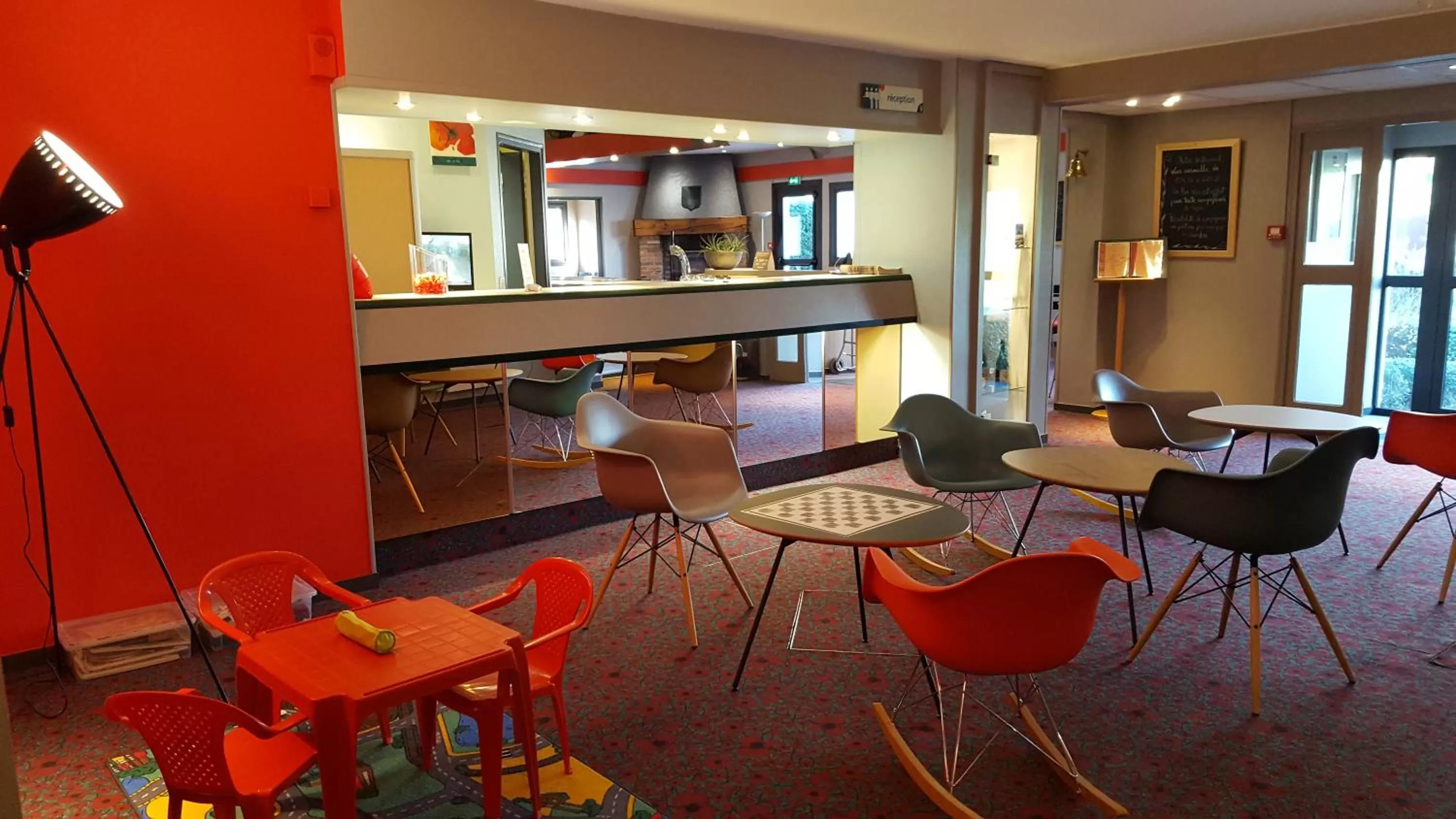 Lounge or bar in ibis Dieppe Le Val Druel