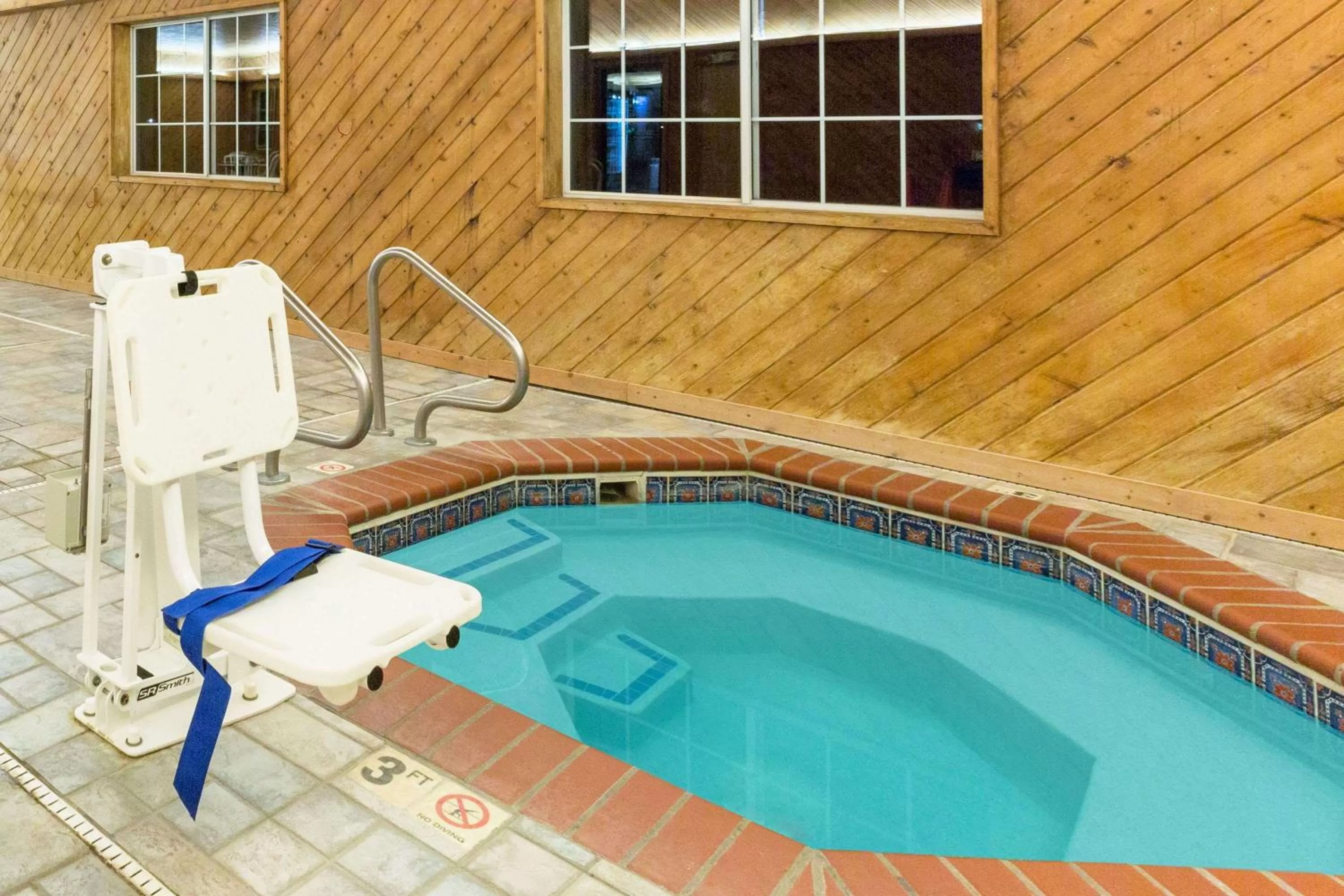 Hot Tub in Super 8 by Wyndham Clarinda