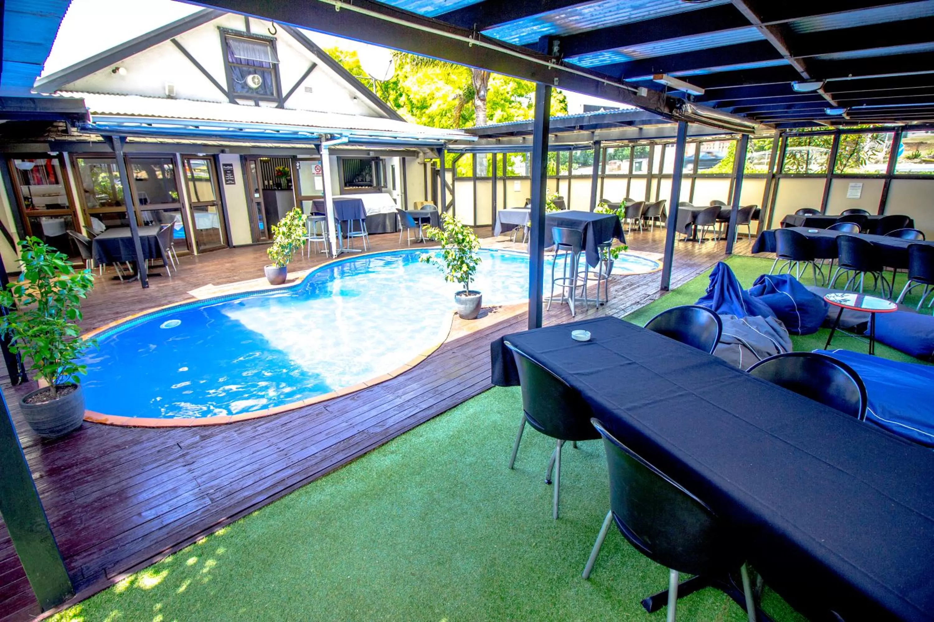 Patio in Mount Richmond Hotel