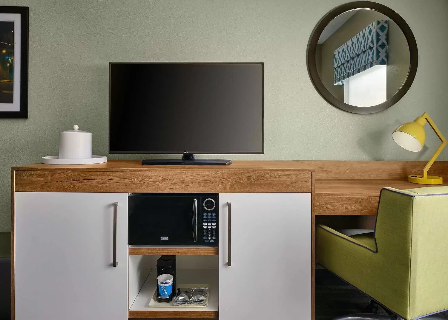 Bedroom in Hampton Inn Covington/Mandeville