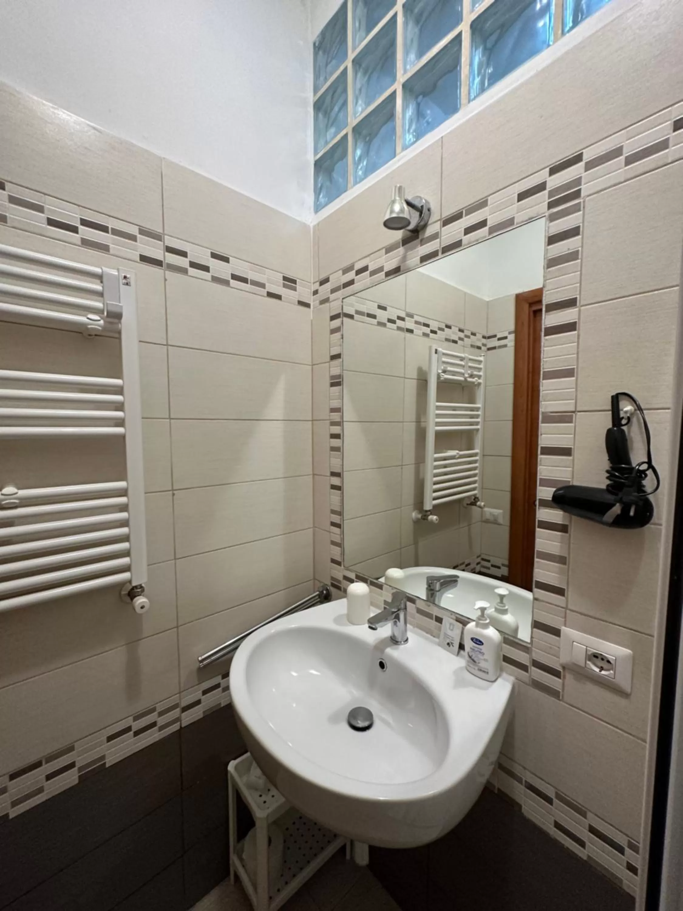 Al Porto Di Roma B&B