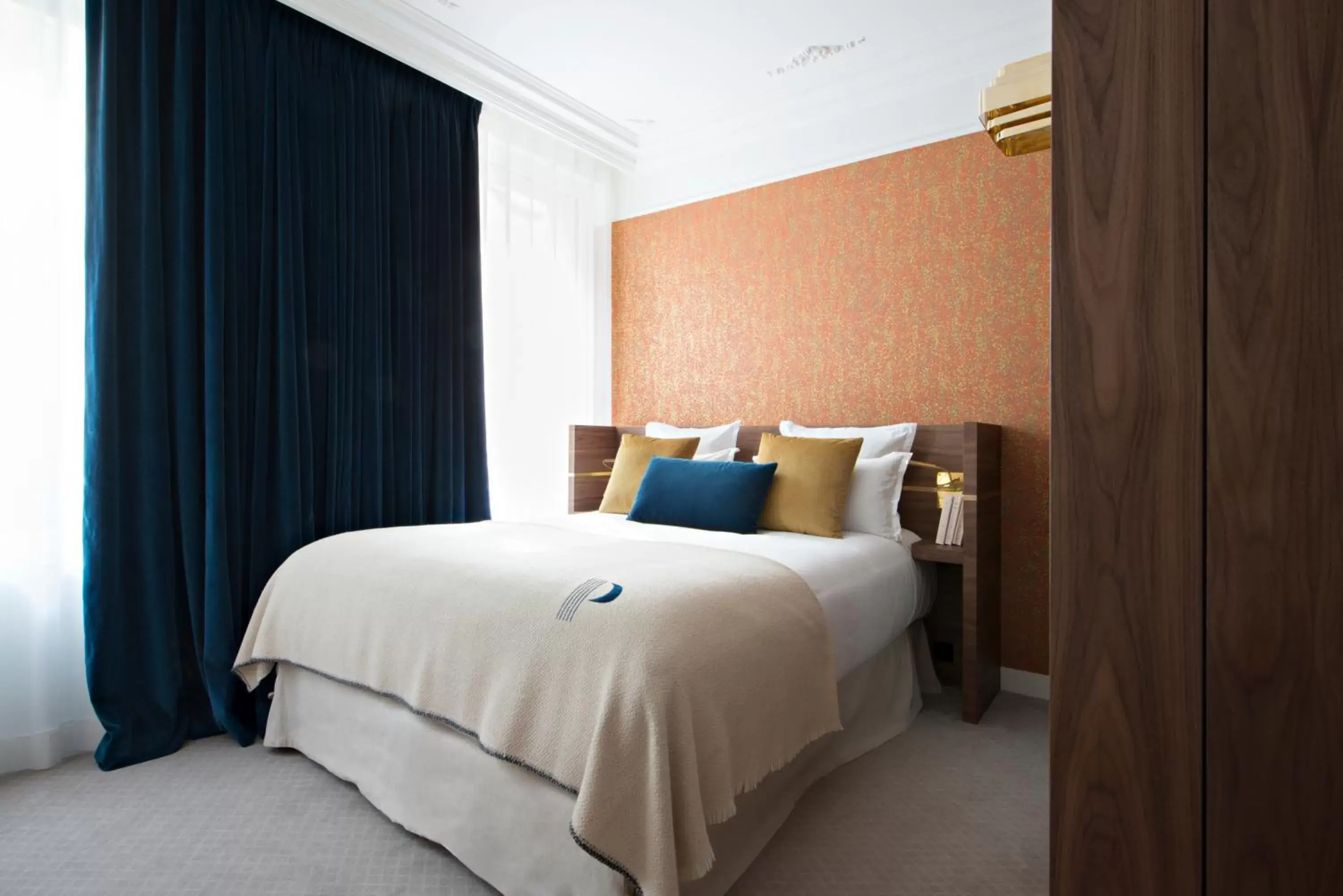 Superior Double Room with with Private Access to Hammam and Fitness Center in Hotel Parister Piscine & Spa Superior Double Room with with Private Access to Hammam and Fitness Center in Hotel Parister Piscine & Spa