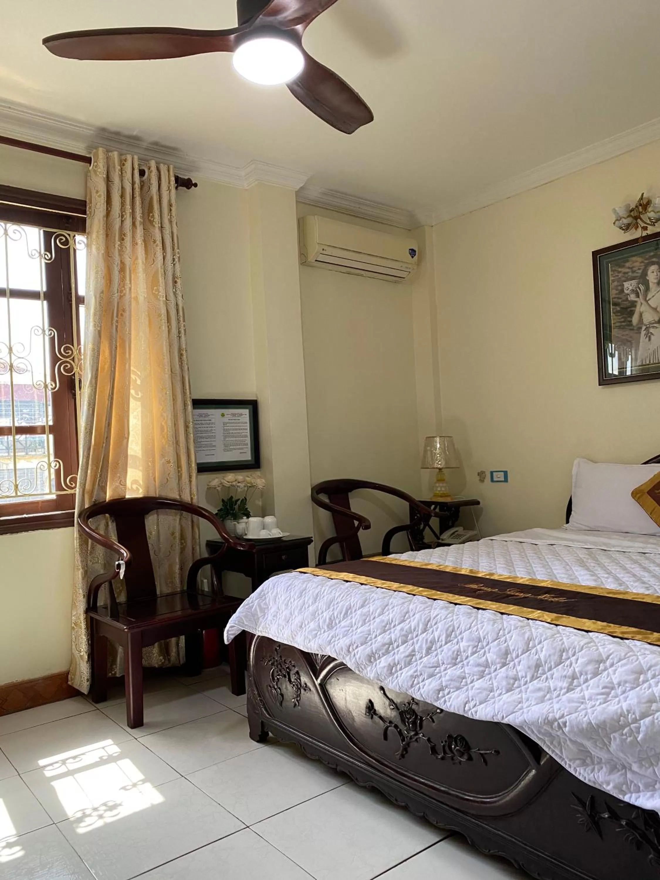 Photo of the whole room, Bed in Thang Long Hotel