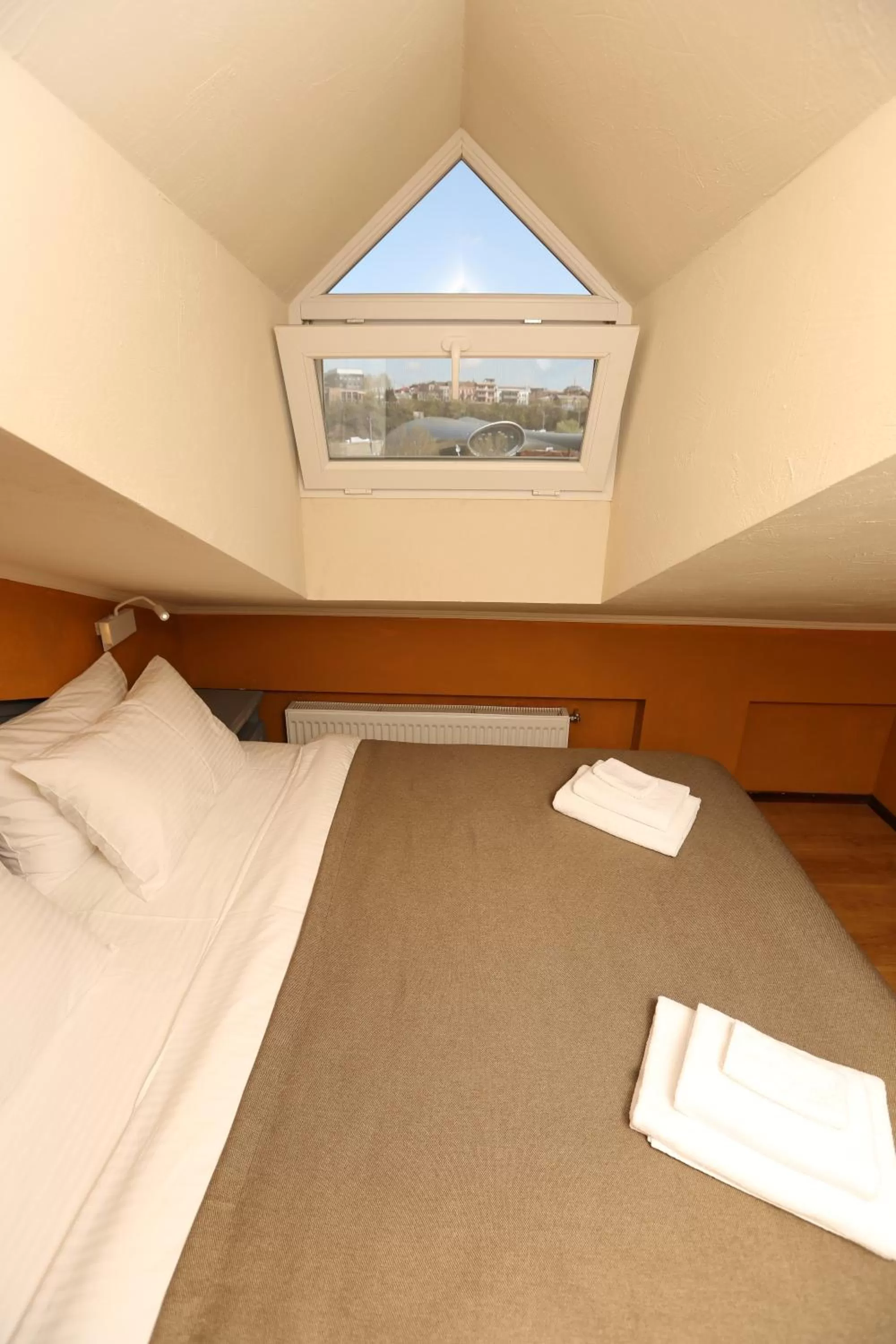 City view, Bed in Kindli Hotel