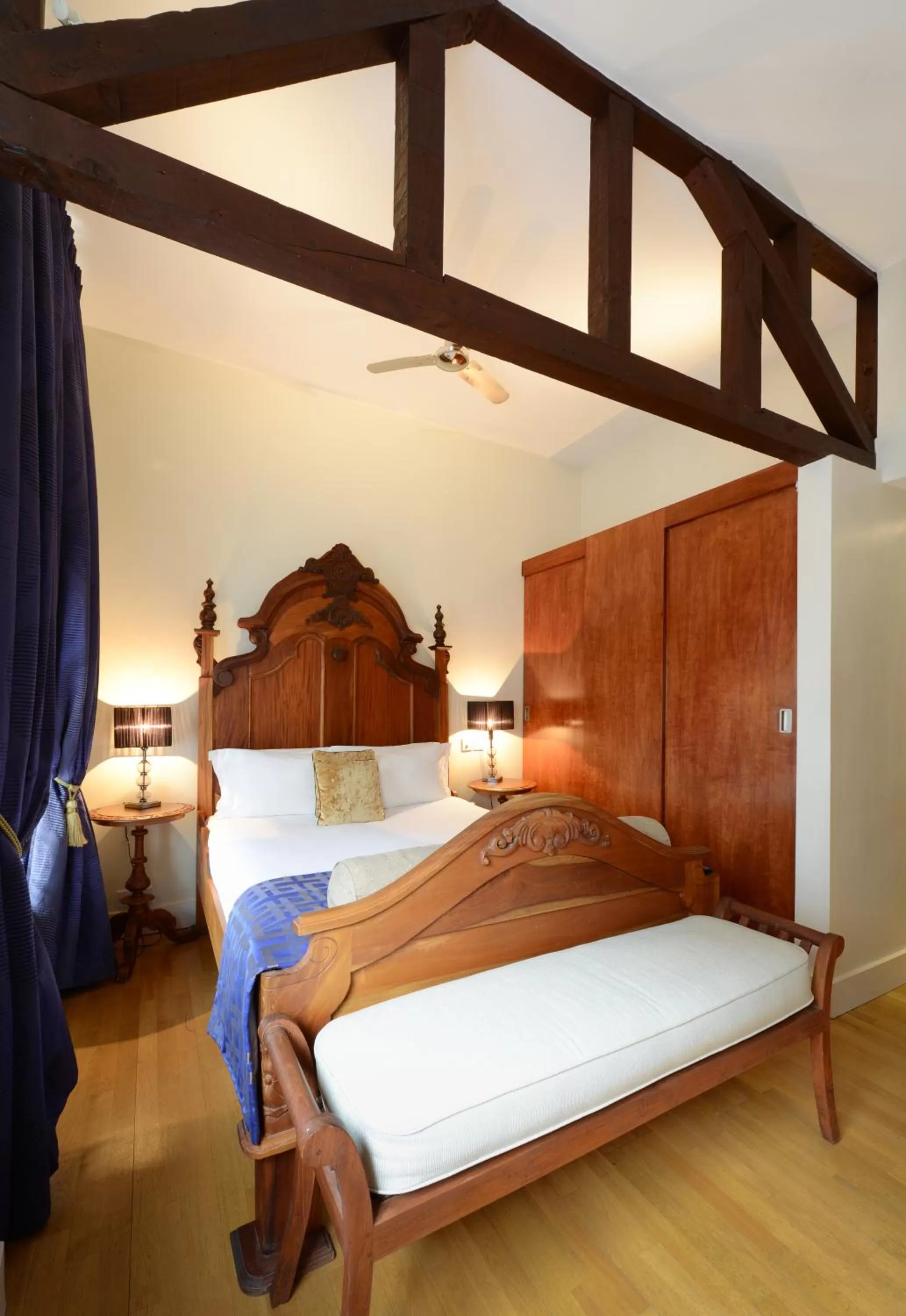 Photo of the whole room, Bed in Mayflower Hotel