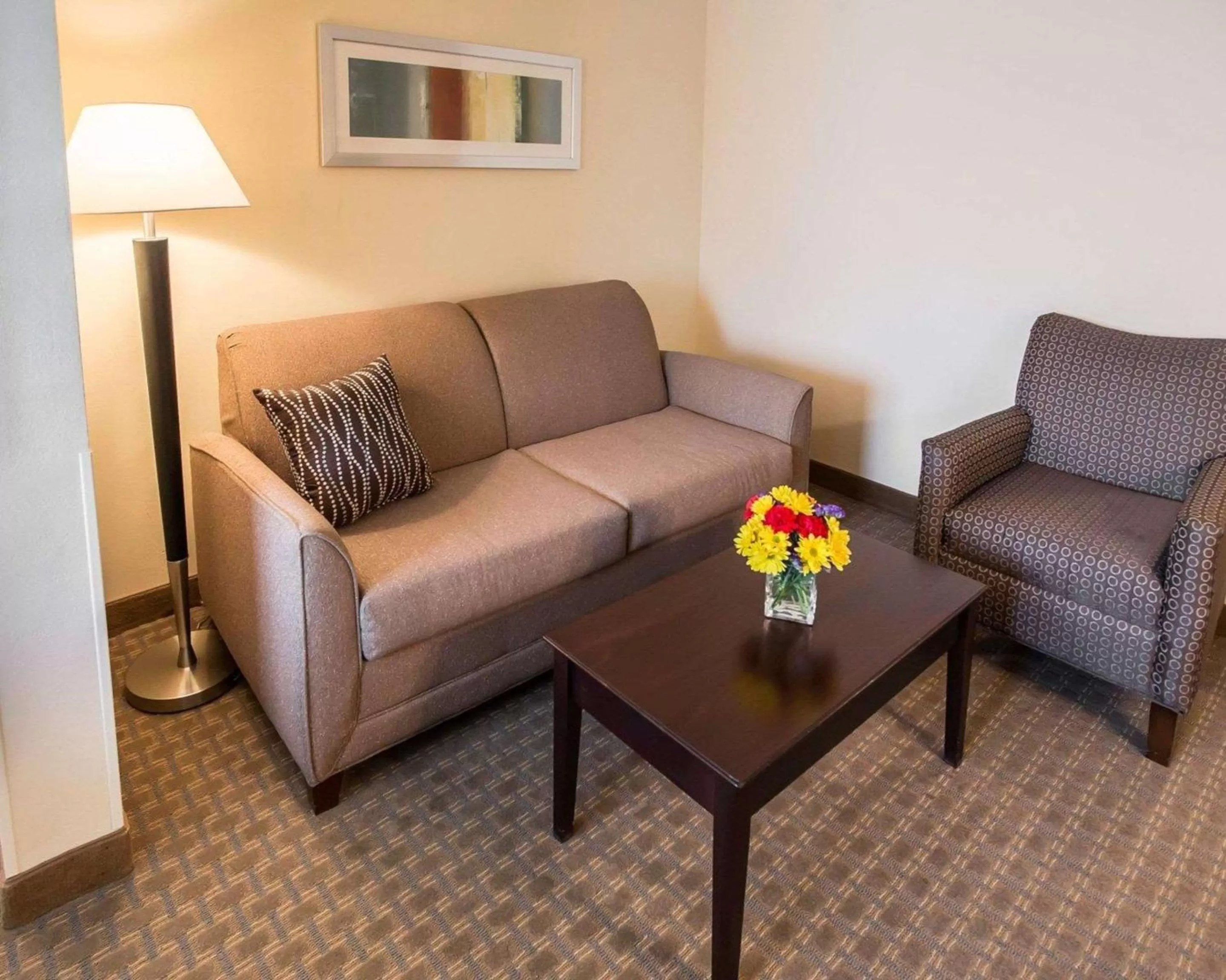 Photo of the whole room in Comfort Suites University Area Notre Dame-South Bend