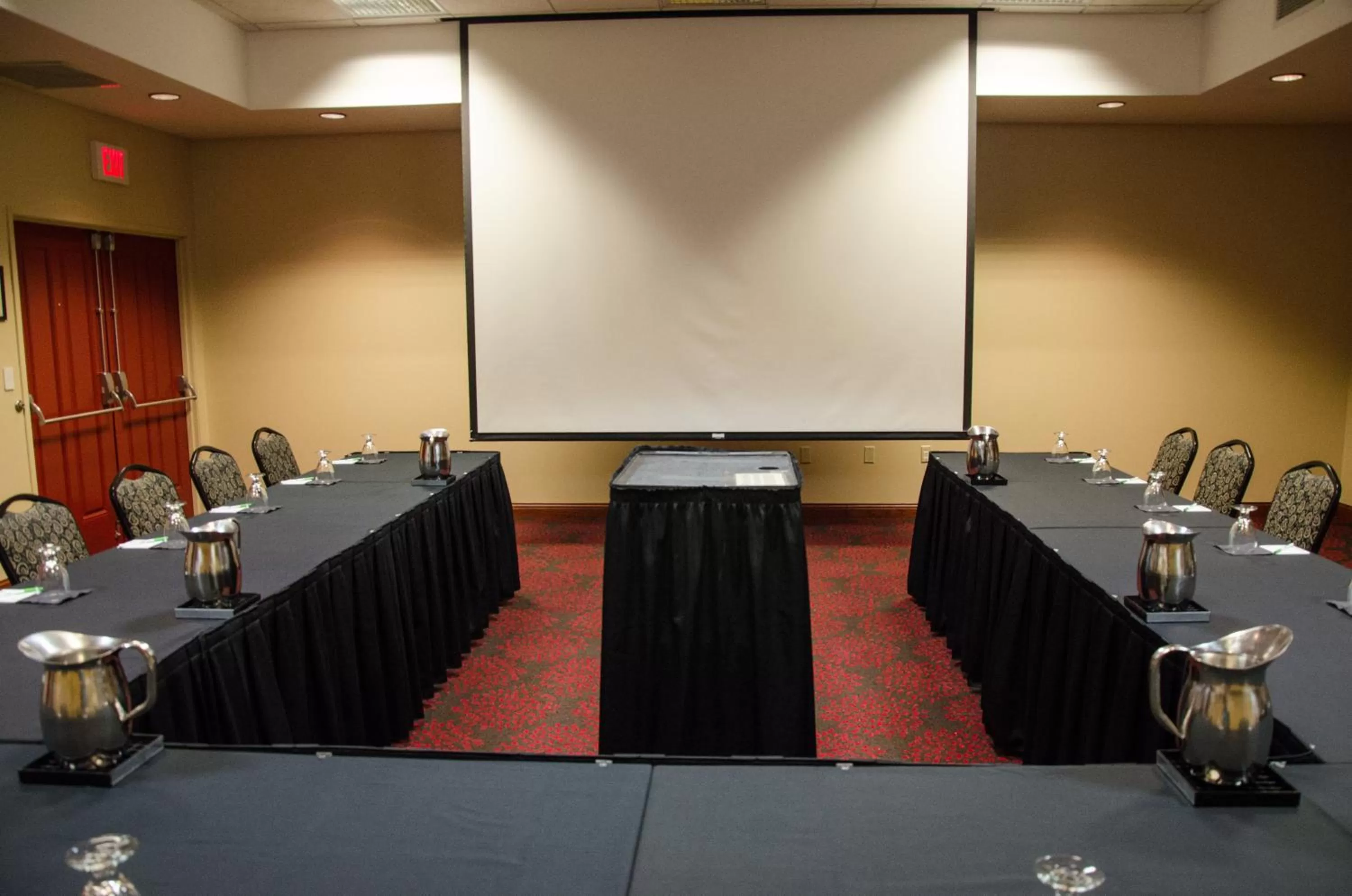 Meeting/conference room in Holiday Inn Hotel Pewaukee-Milwaukee West by IHG