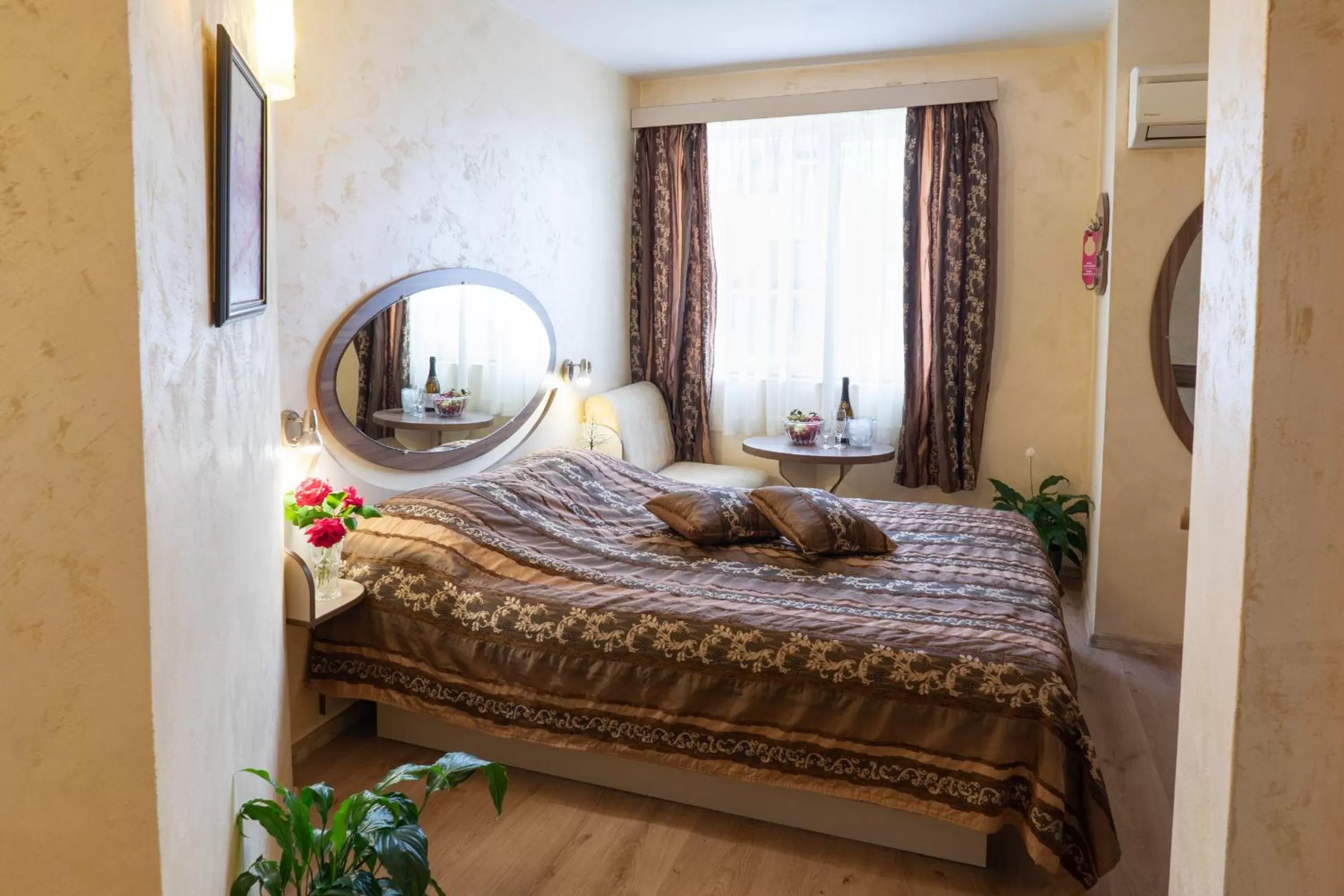 Bedroom, Bed in Hotel Color