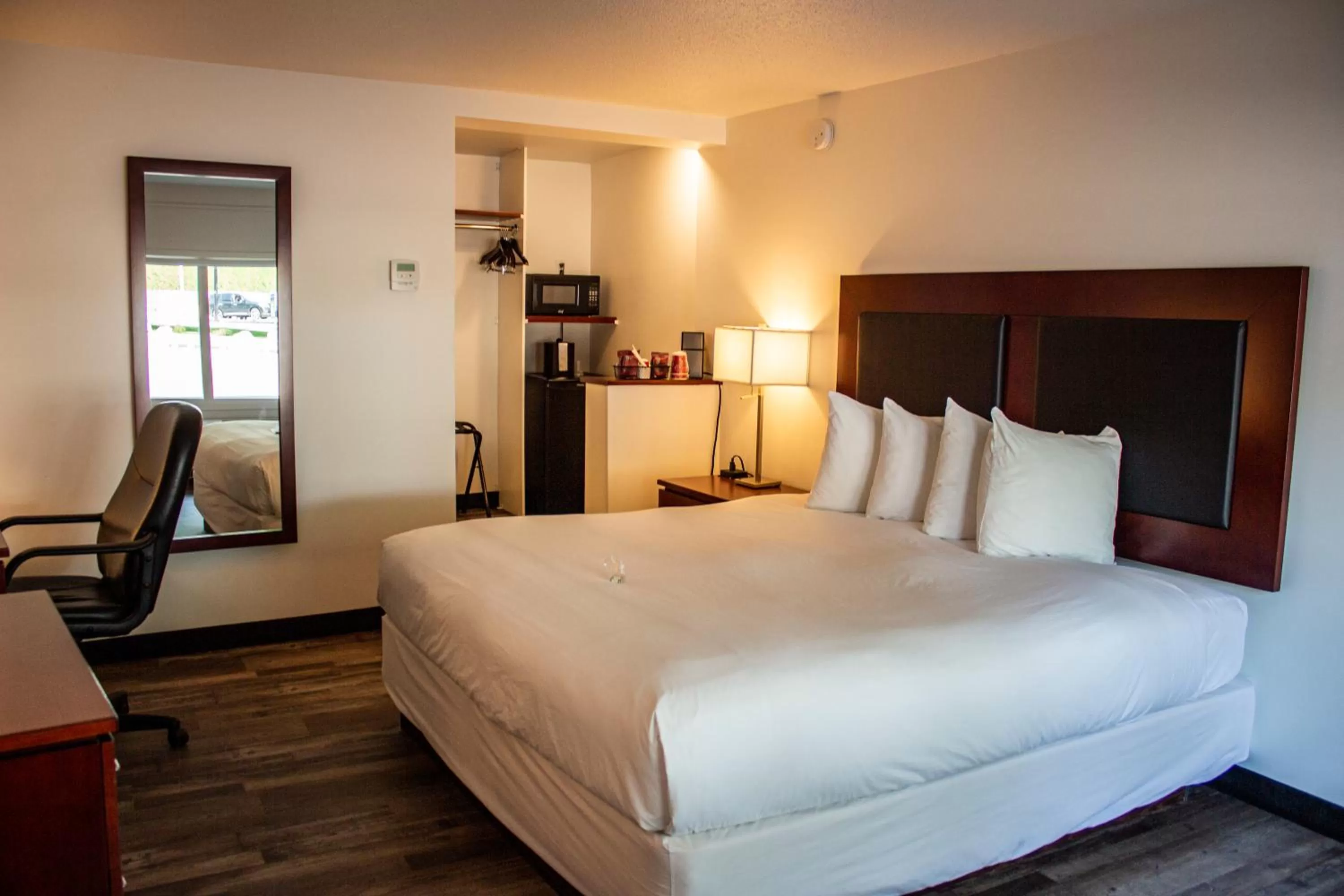 Bed in Hotel Penticton, Ascend Hotel Collection