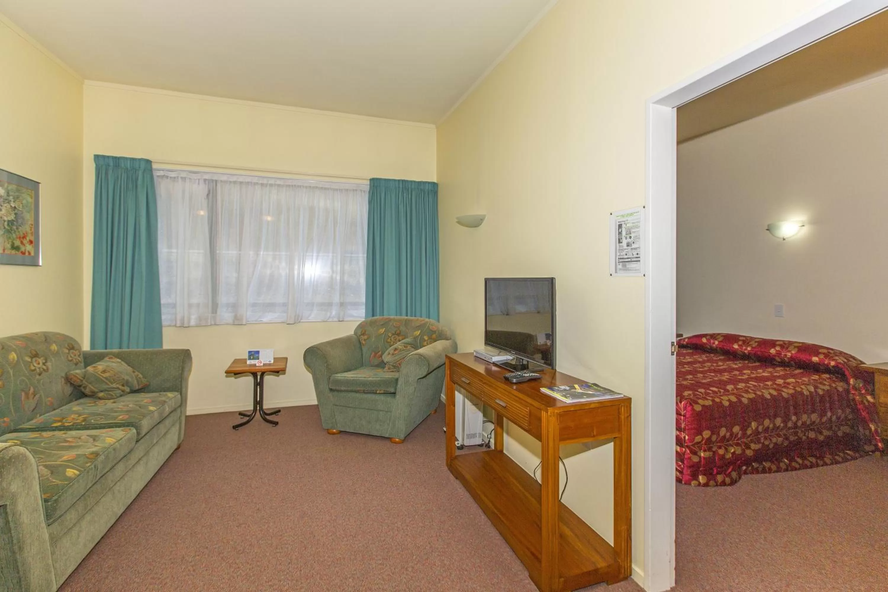 Photo of the whole room in Fernhill Motor Lodge