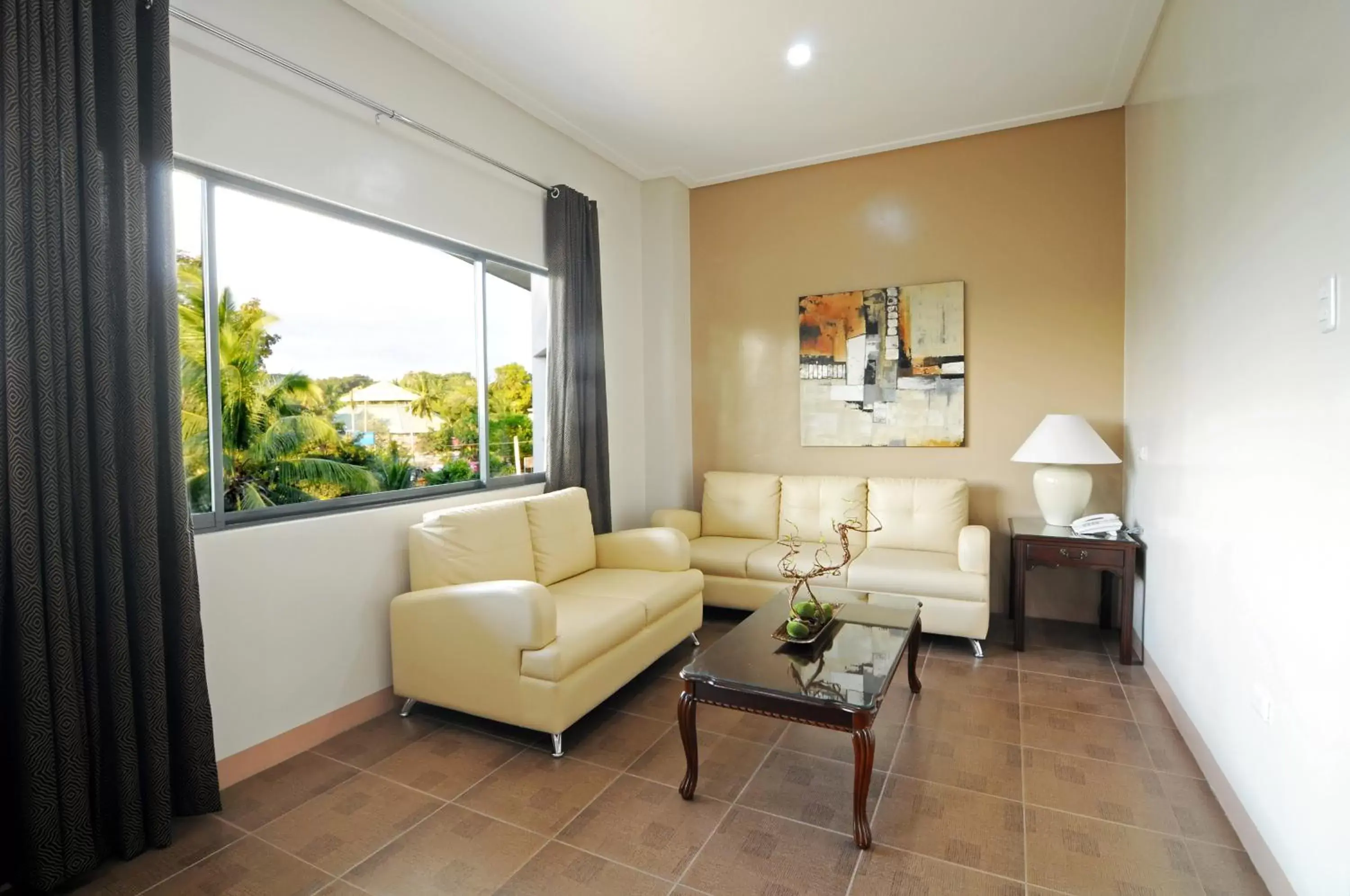 Deluxe Family Room in 717 Cesar Place Hotel Deluxe Family Room in 717 Cesar Place Hotel