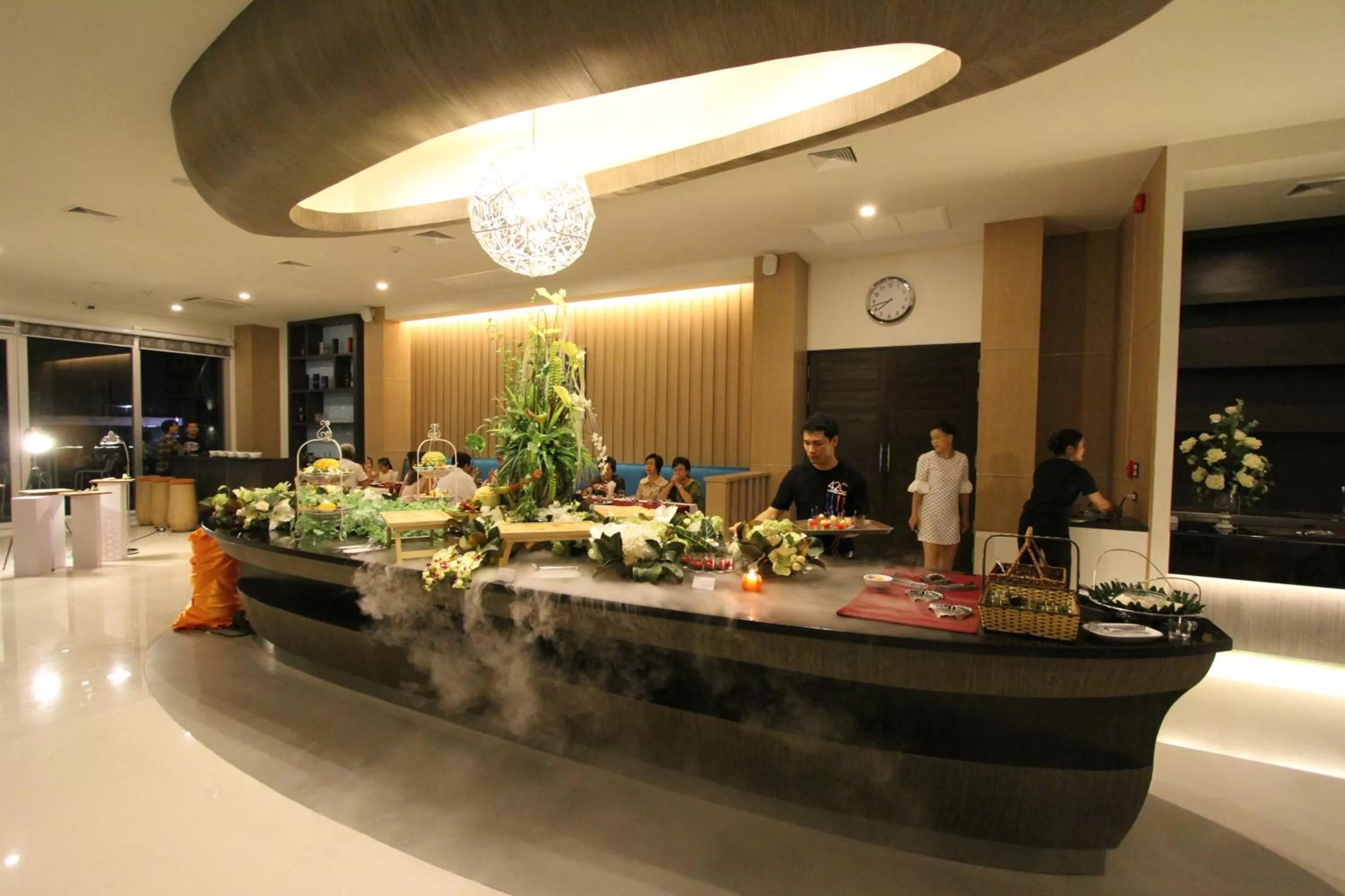 Restaurant/places to eat in 42C The Chic Hotel
