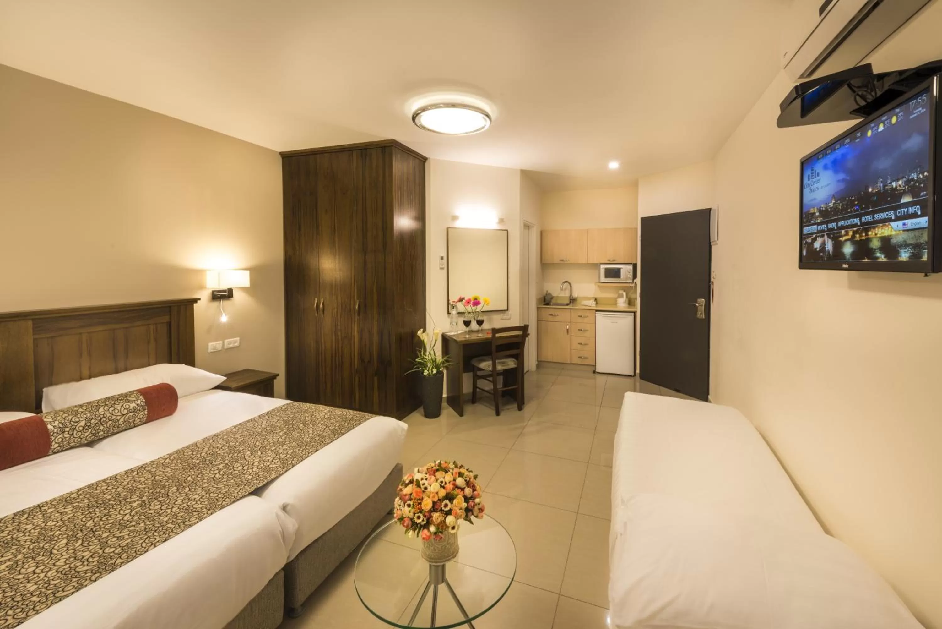 Bedroom, Bed in City Center Jerusalem