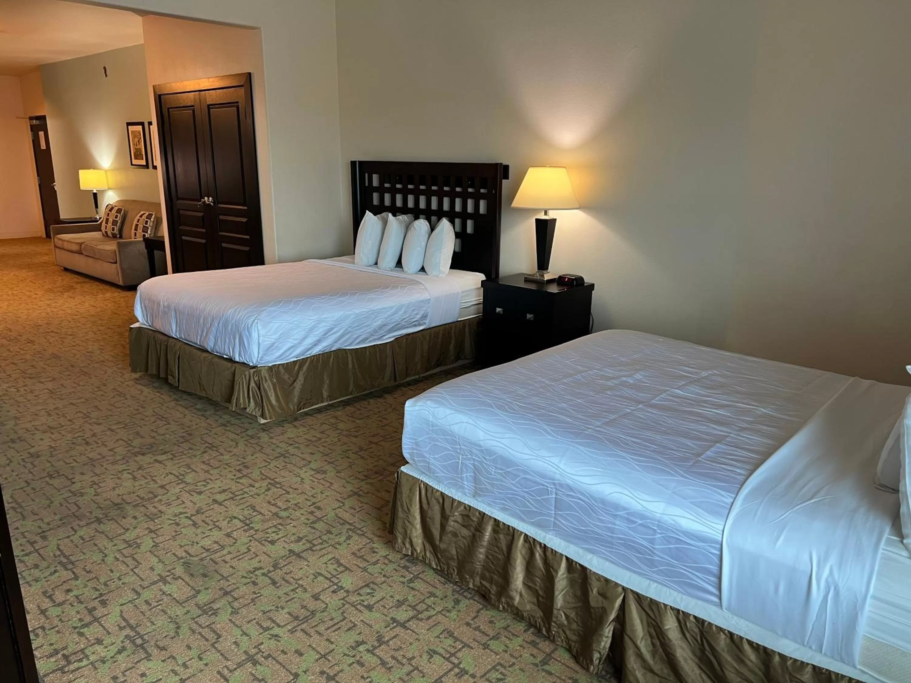 Bed in Sunchase Inn & Suites