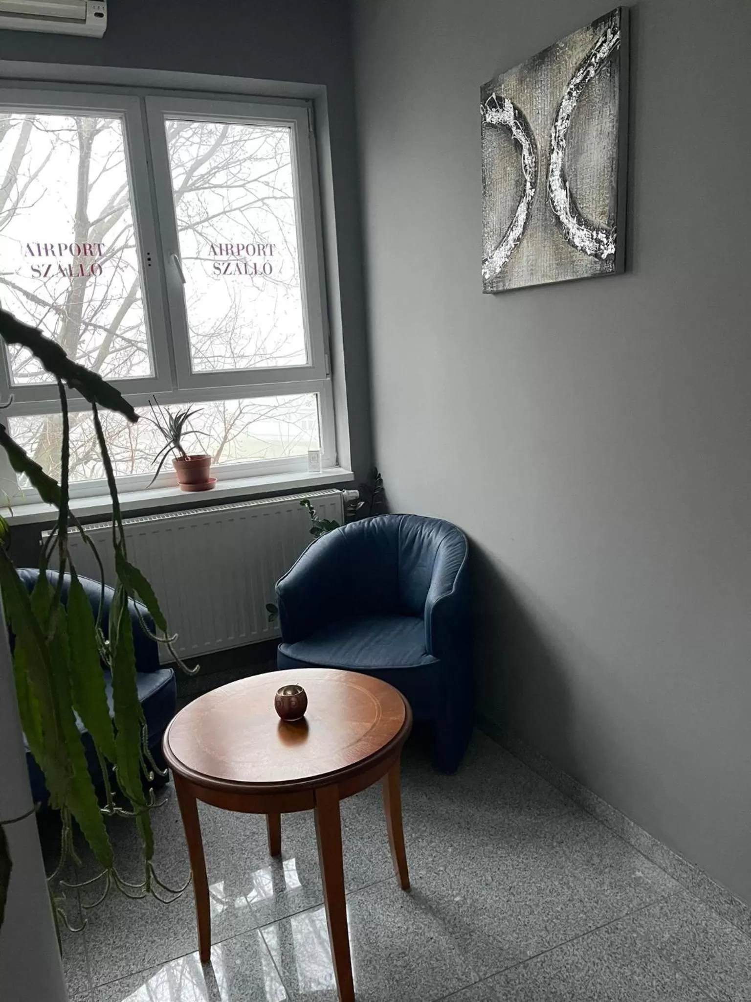 Communal lounge/ TV room, Seating Area in Airport Szálló