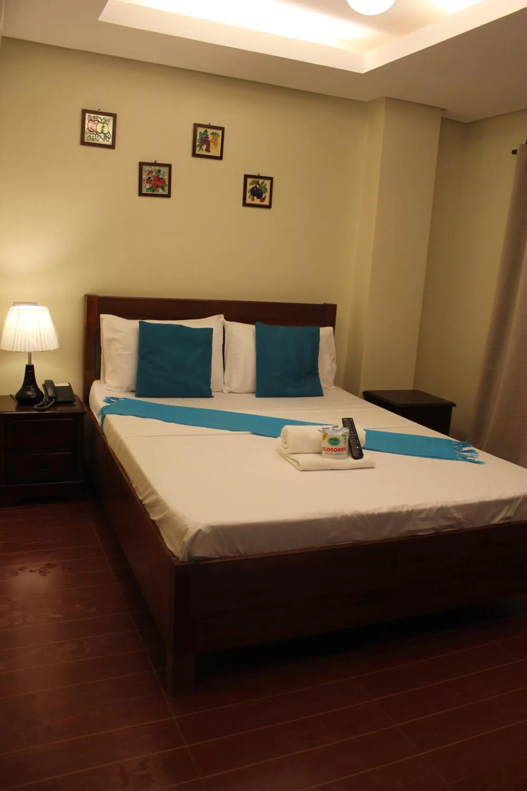 Standard Queen Room in Aqua Travel Lodge Standard Queen Room in Aqua Travel Lodge