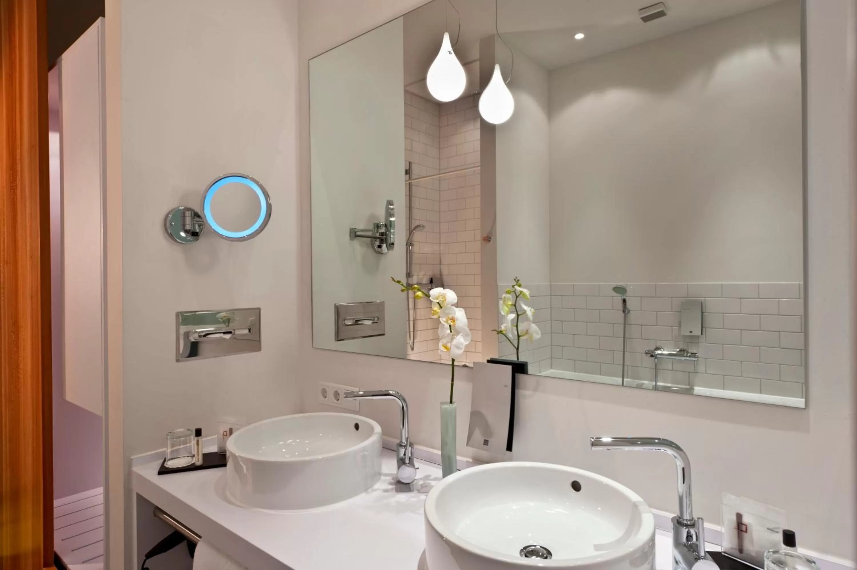 Toilet in Wyndham Garden Berlin Mitte