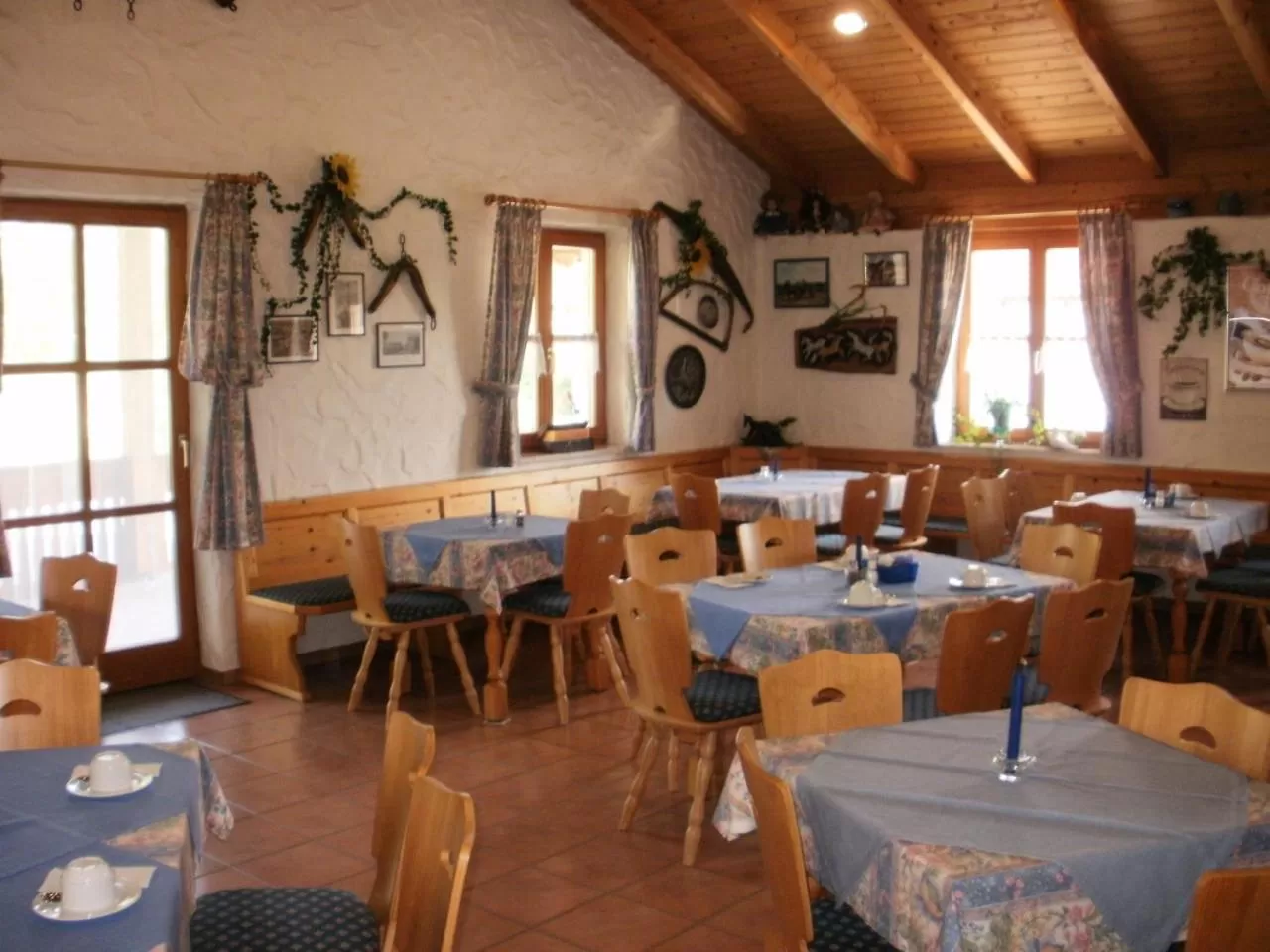 Restaurant/places to eat in PAGA Hotel