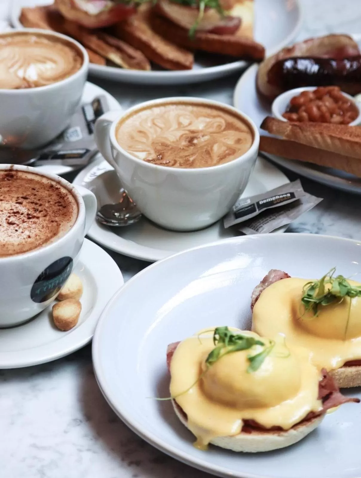 Breakfast in Le Monde Hotel