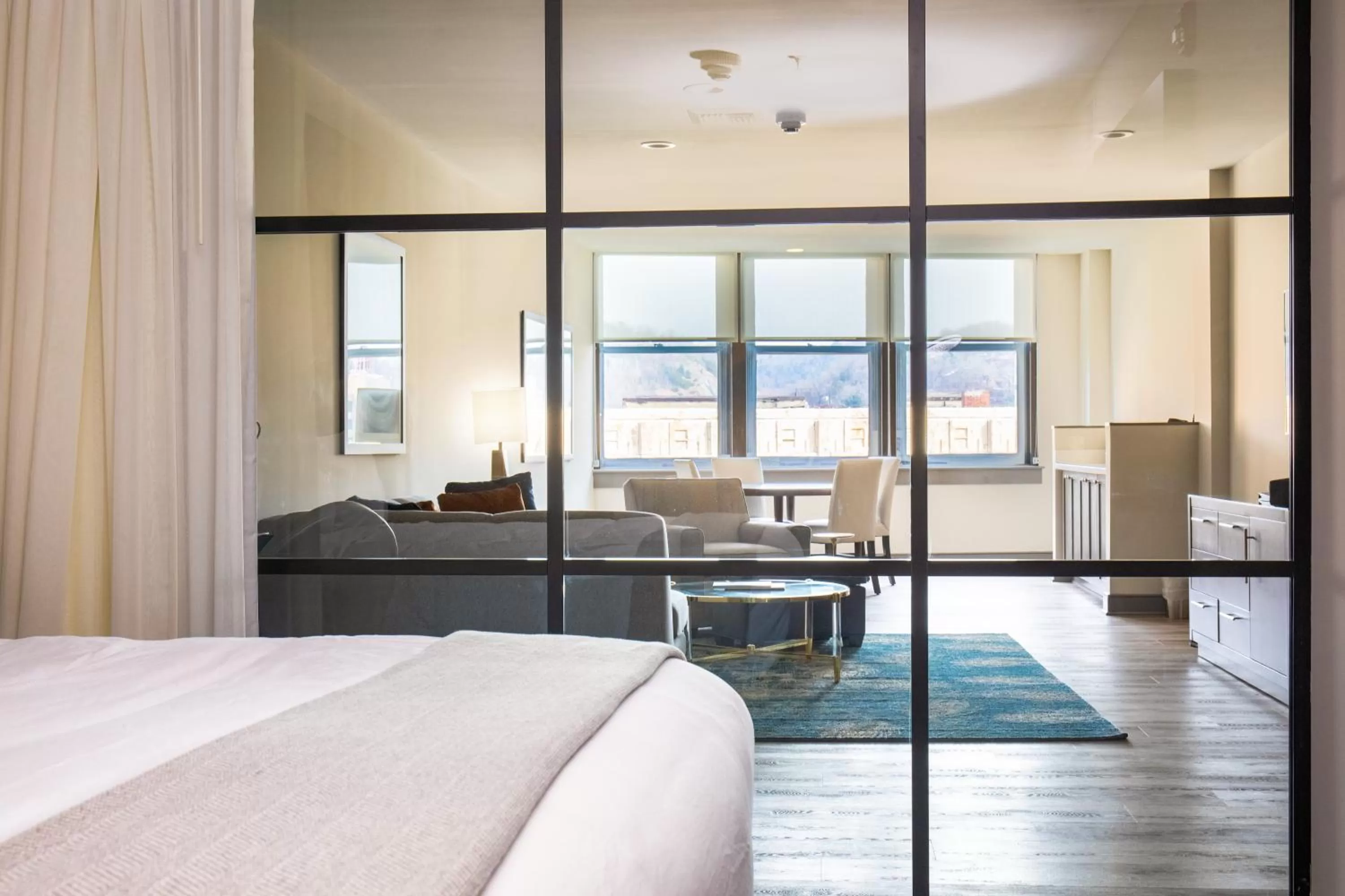 Living room, Bed in Haywood Park Hotel, an Ascend Collection Hotel