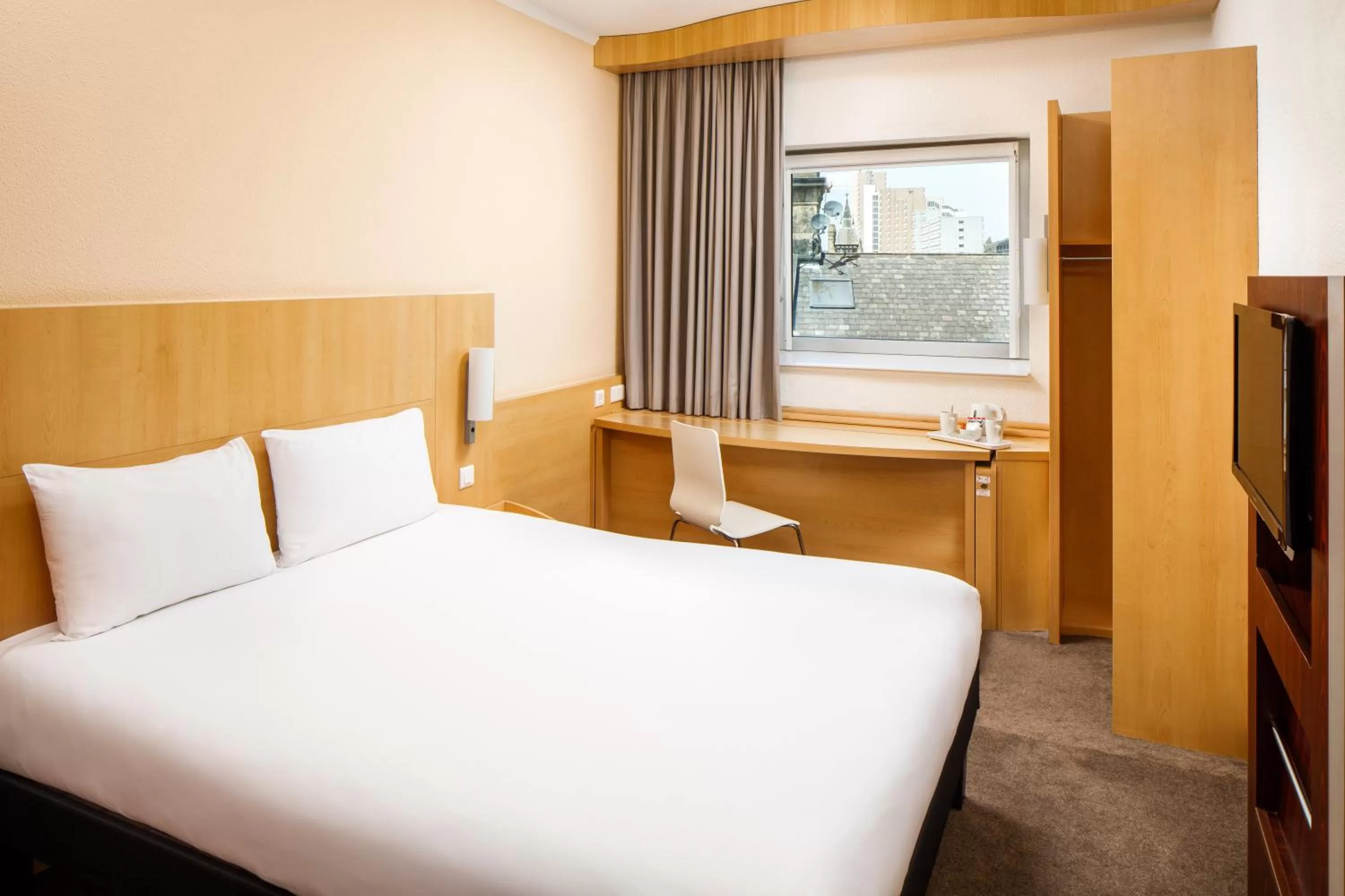 Bed in ibis Nottingham Centre