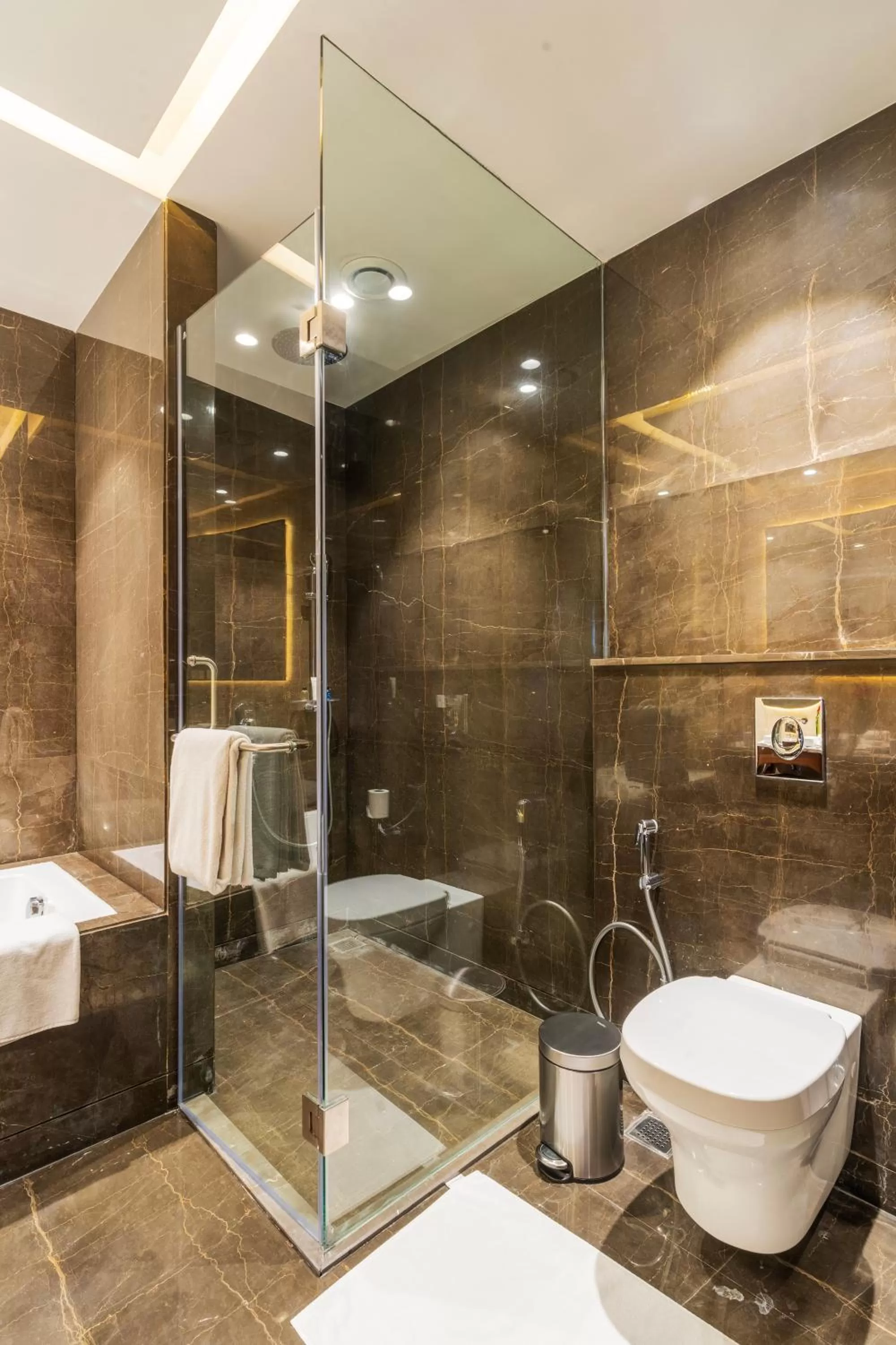 Shower in Radisson Blu Resort Dharamshala