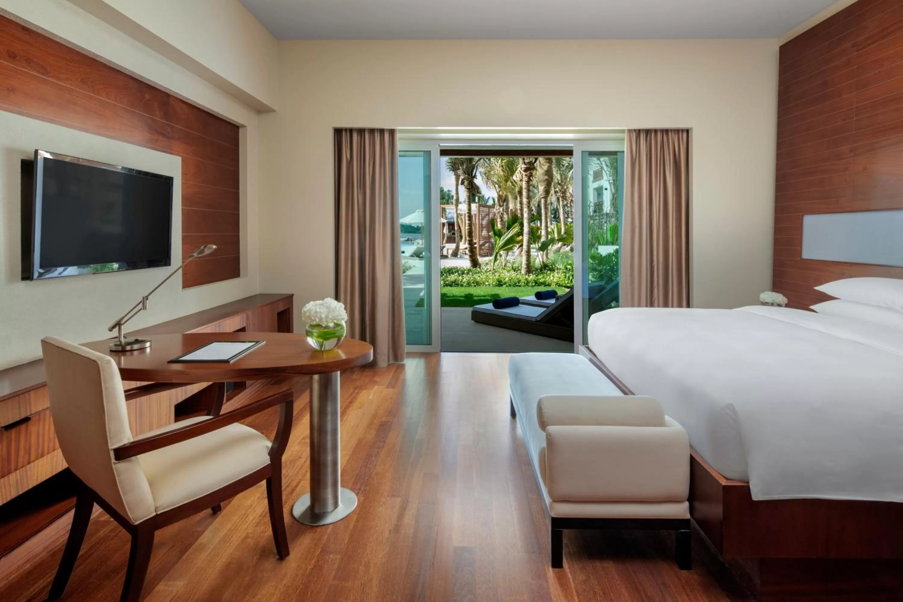 Bed in Park Hyatt Dubai