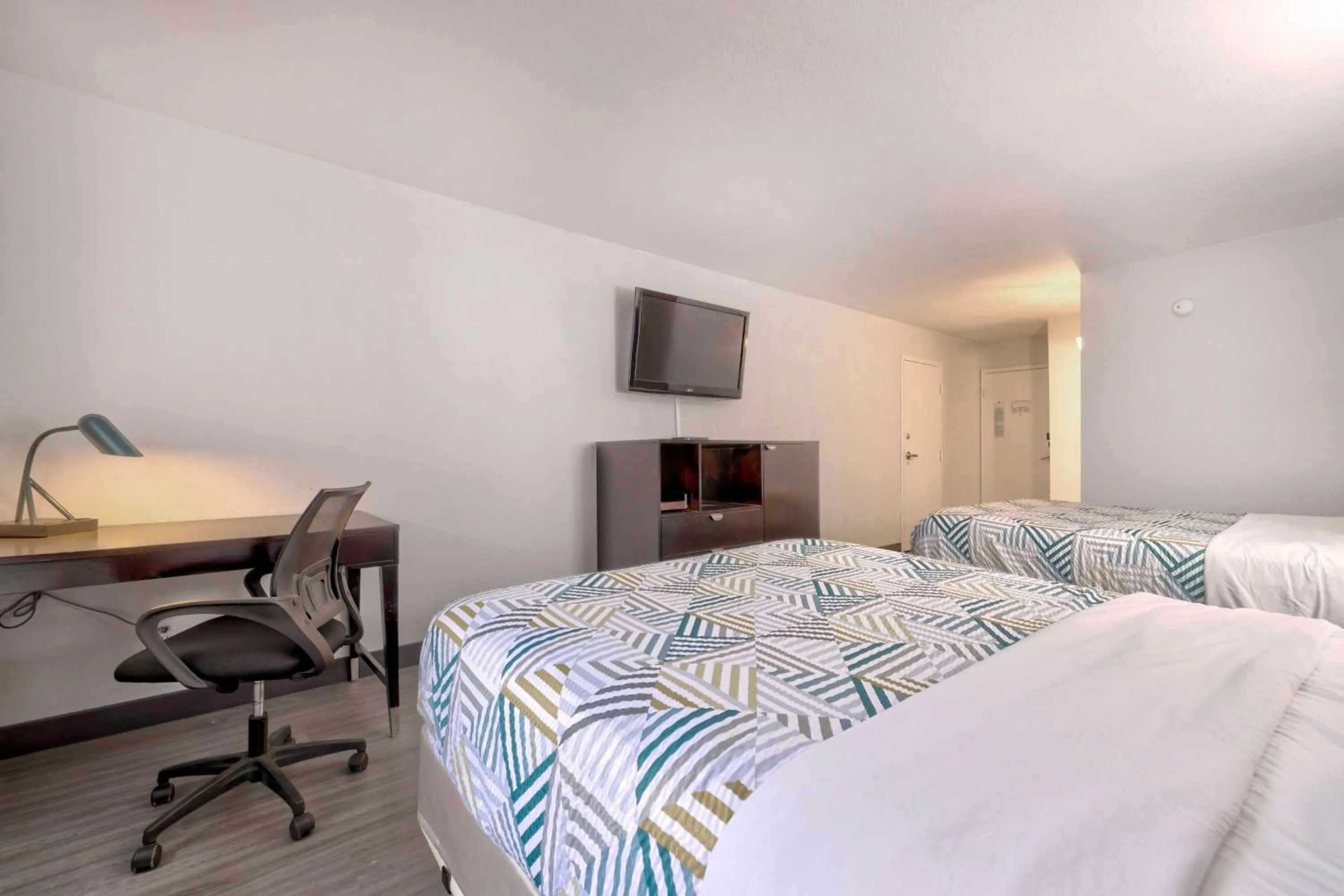 Bedroom in Motel 6 - Bartlesville, OK