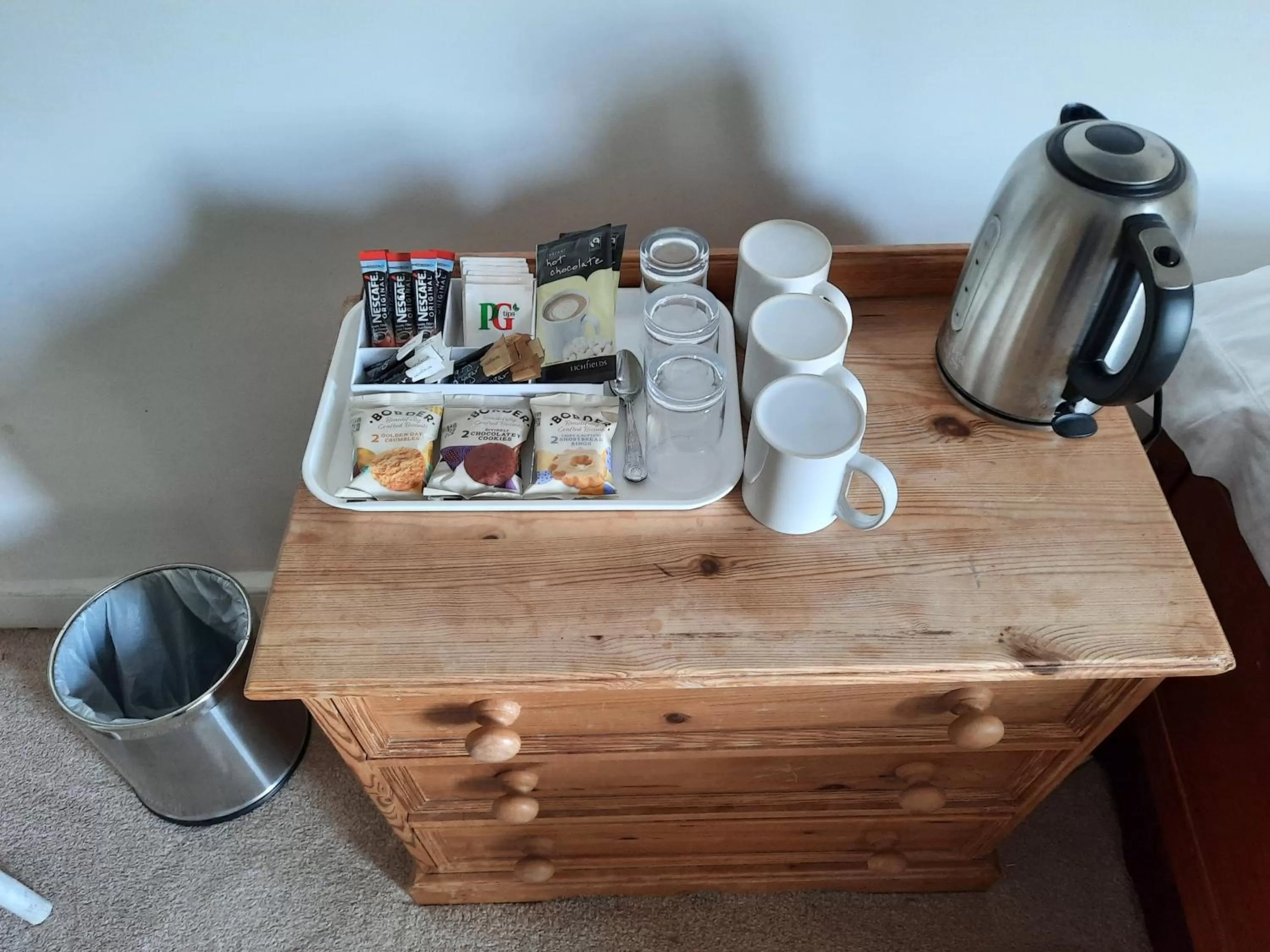 Coffee/tea facilities in The White Cottage