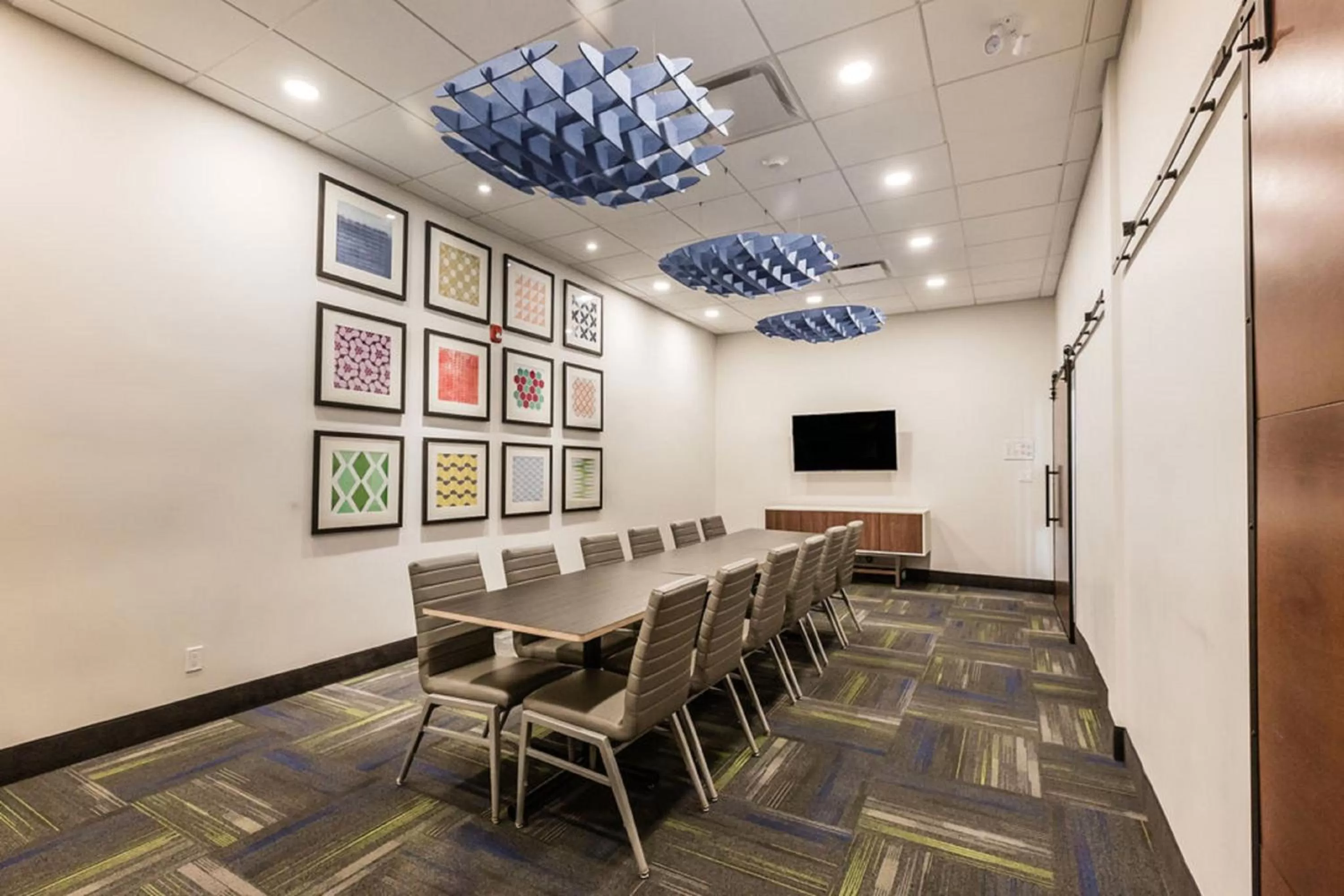 Meeting/conference room in Holiday Inn Express & Suites Edmonton N - St Albert by IHG