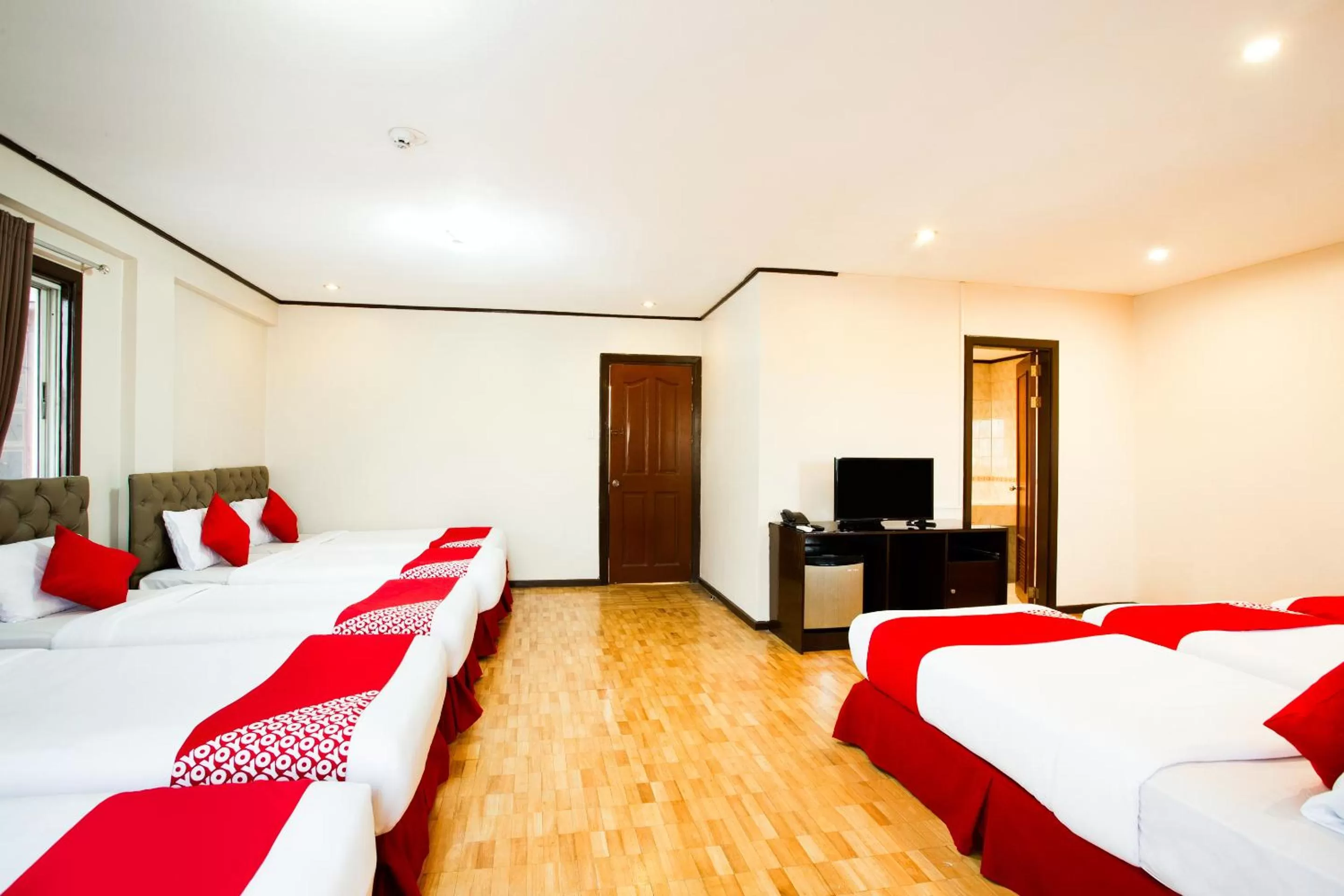 Bedroom in OYO 414 Humberto's Hotel