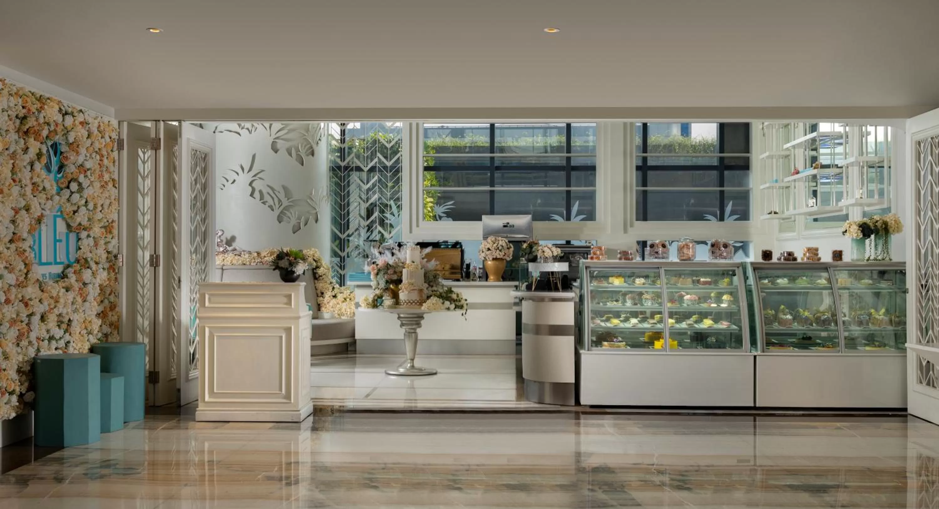 Restaurant/places to eat in JHL Solitaire Gading Serpong