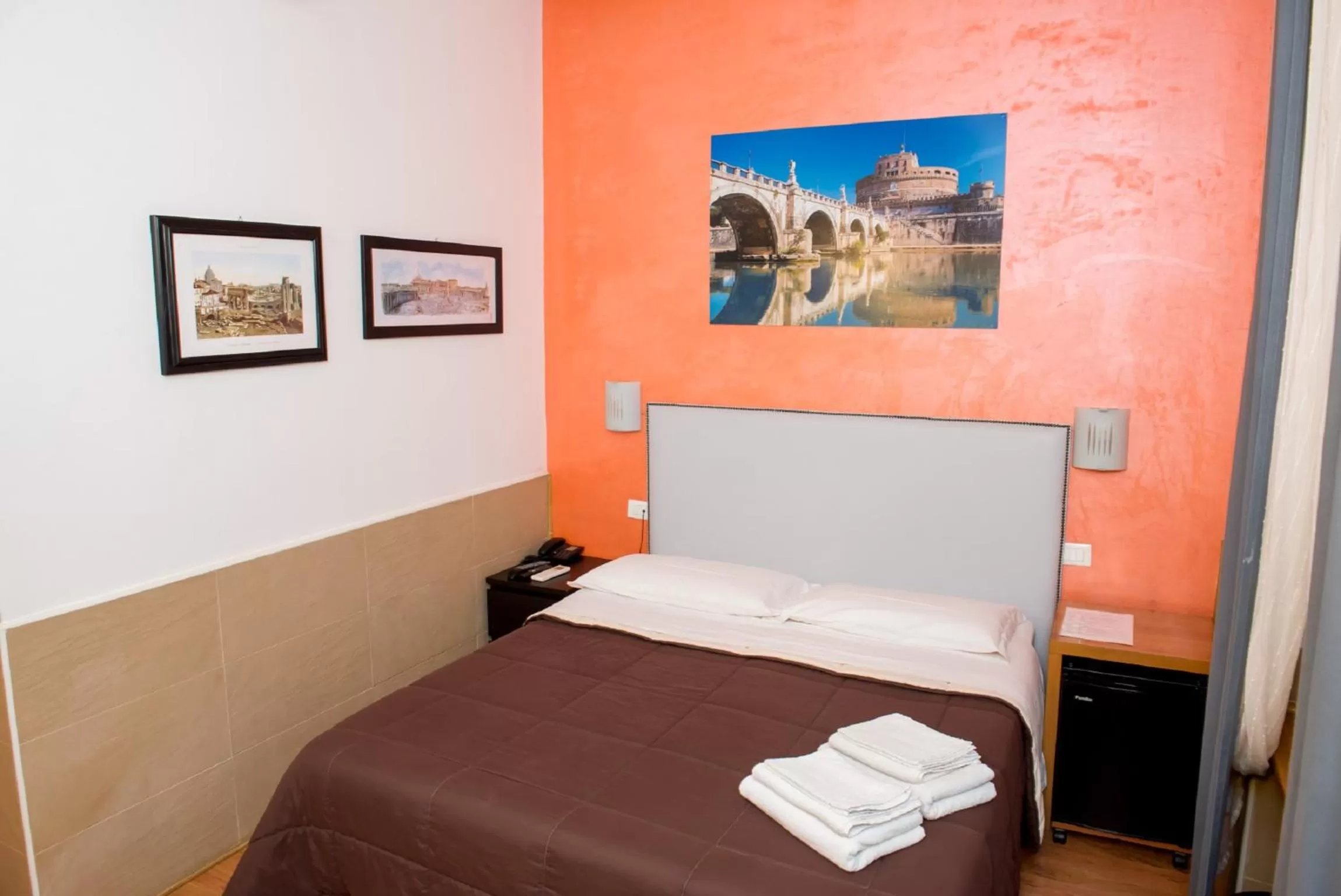 Photo of the whole room, Bed in San Peter Rome B&B