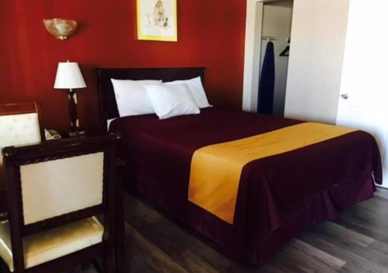 Bed in Americas Best Value Inn Ozona