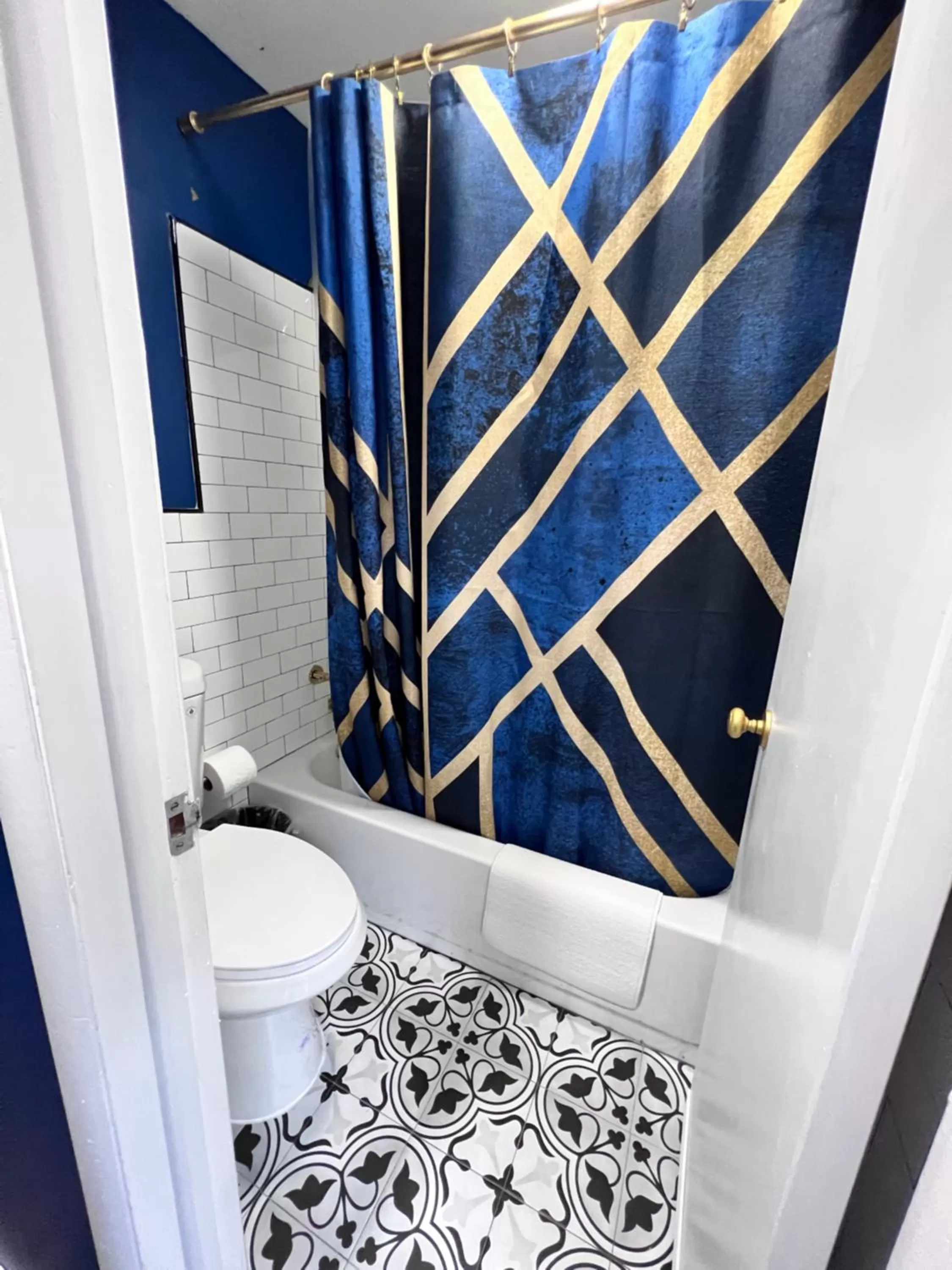 Bathroom in Great Gatsby Motel Inn